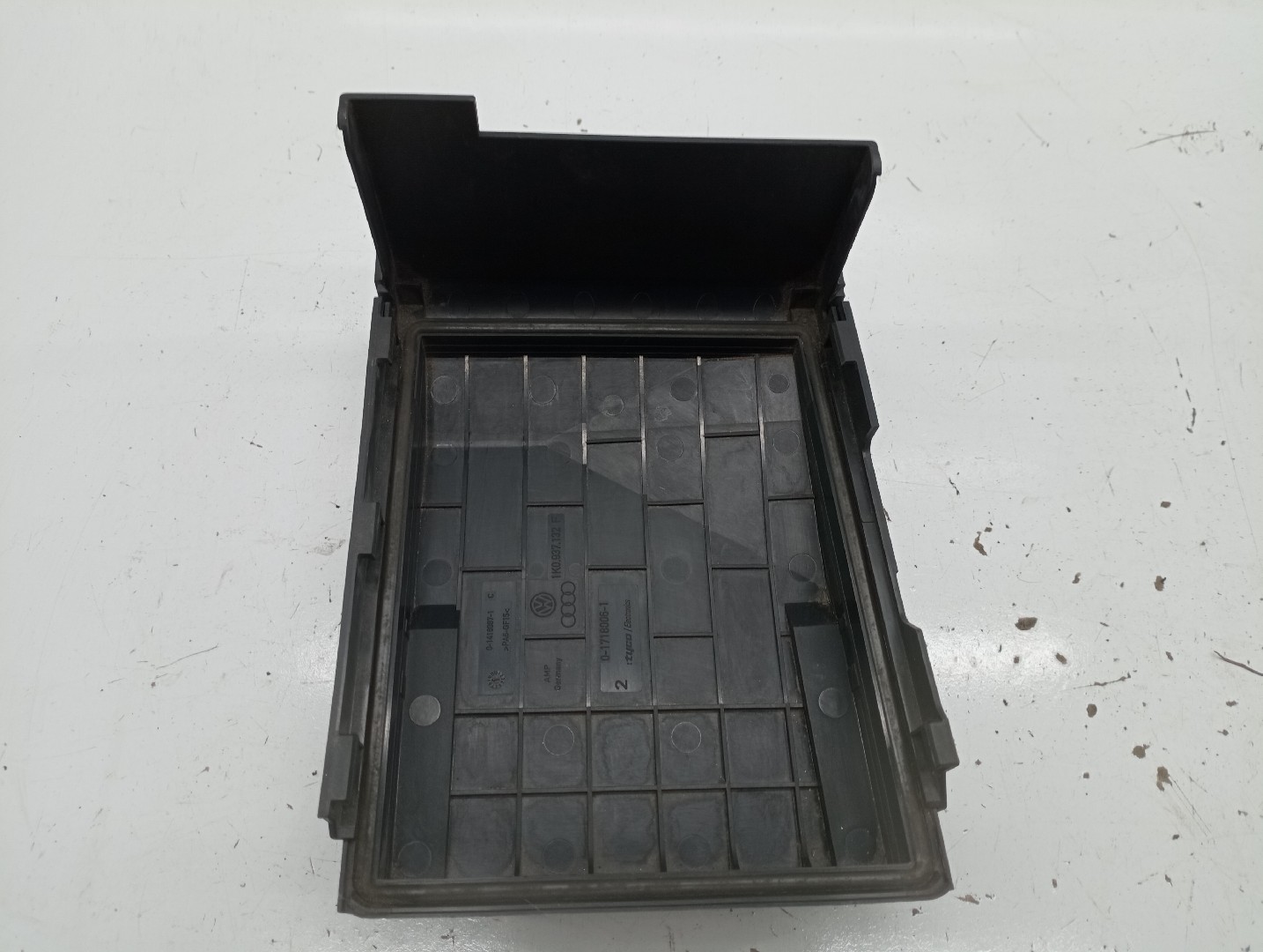 Tampa de caixa de fusiveis VOLKSWAGEN GOLF V (1K1) | 03 - 09 Imagem-4