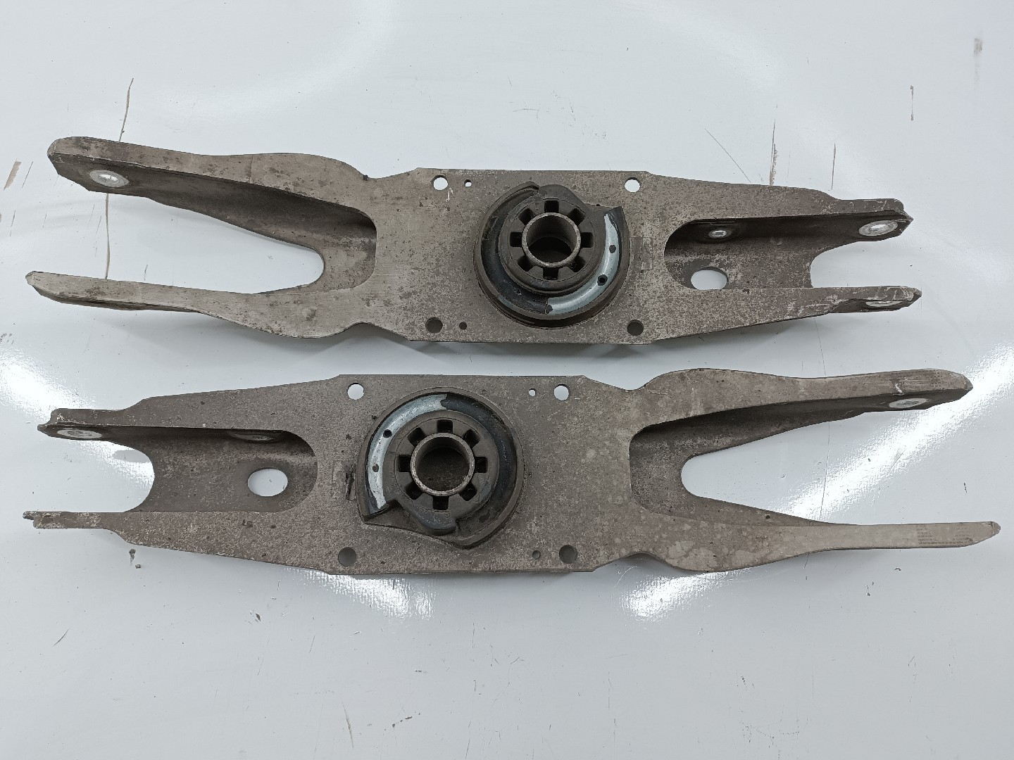 Braços de suspensão traseiros esquerdo / direito MERCEDES-BENZ B-CLASS (W246, W242) | 11 - 18