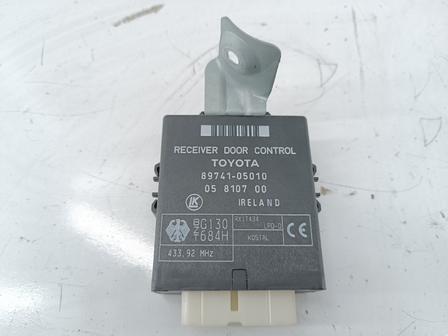 Centralina do Fecho Central TOYOTA AVENSIS (_T22_) | 97 - 03