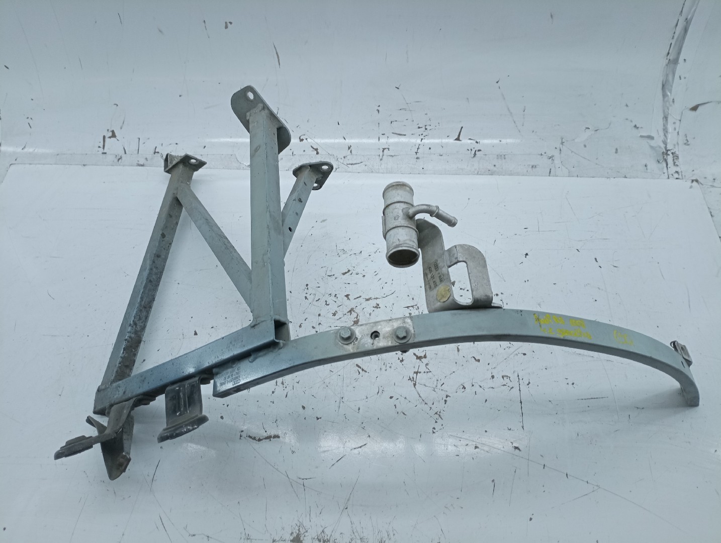 Suporte de montagem guarda lamas AUDI R8 (422, 423) | 07 - 15 Imagem-1
