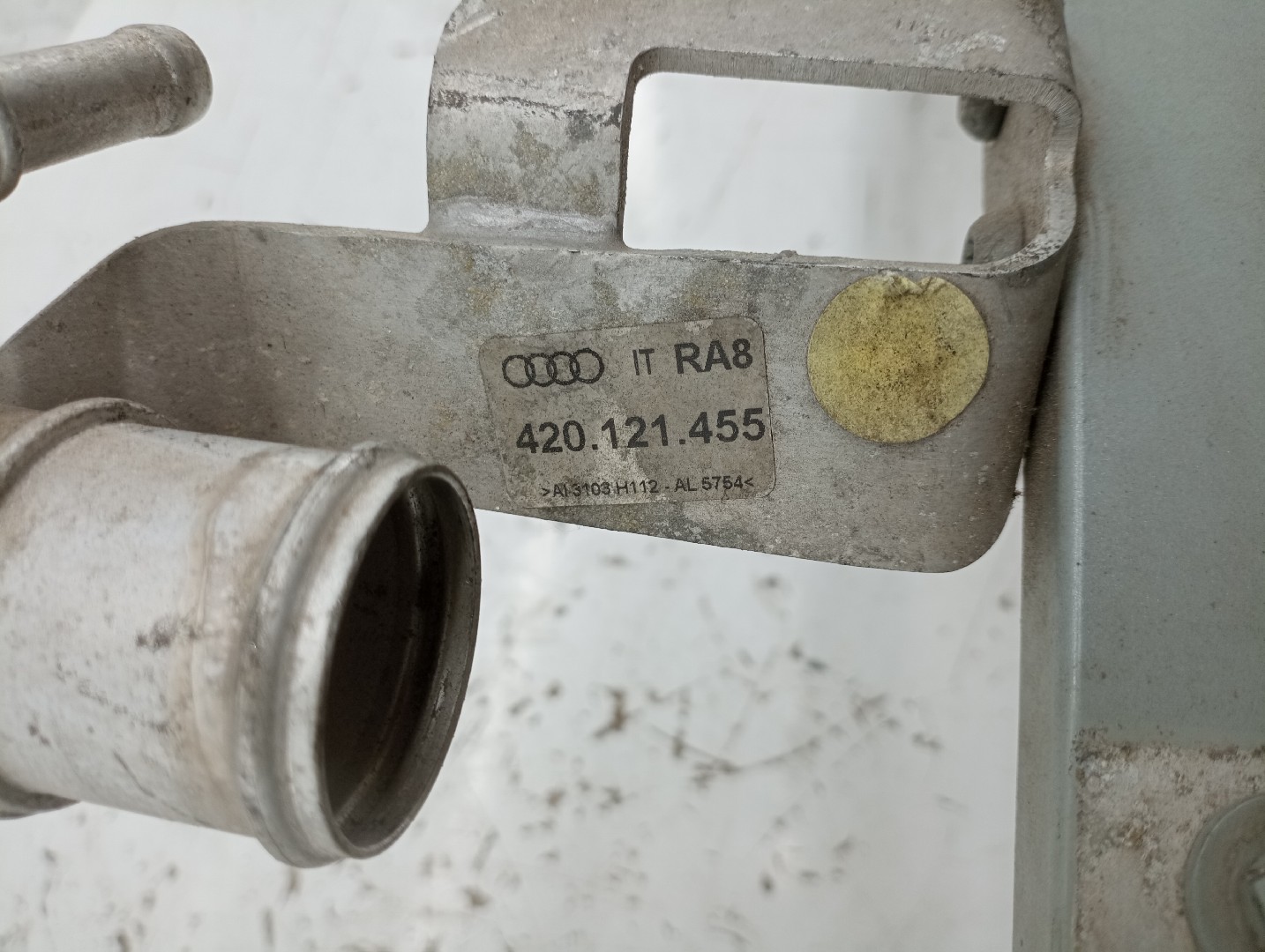Suporte de montagem guarda lamas AUDI R8 (422, 423) | 07 - 15 Imagem-2