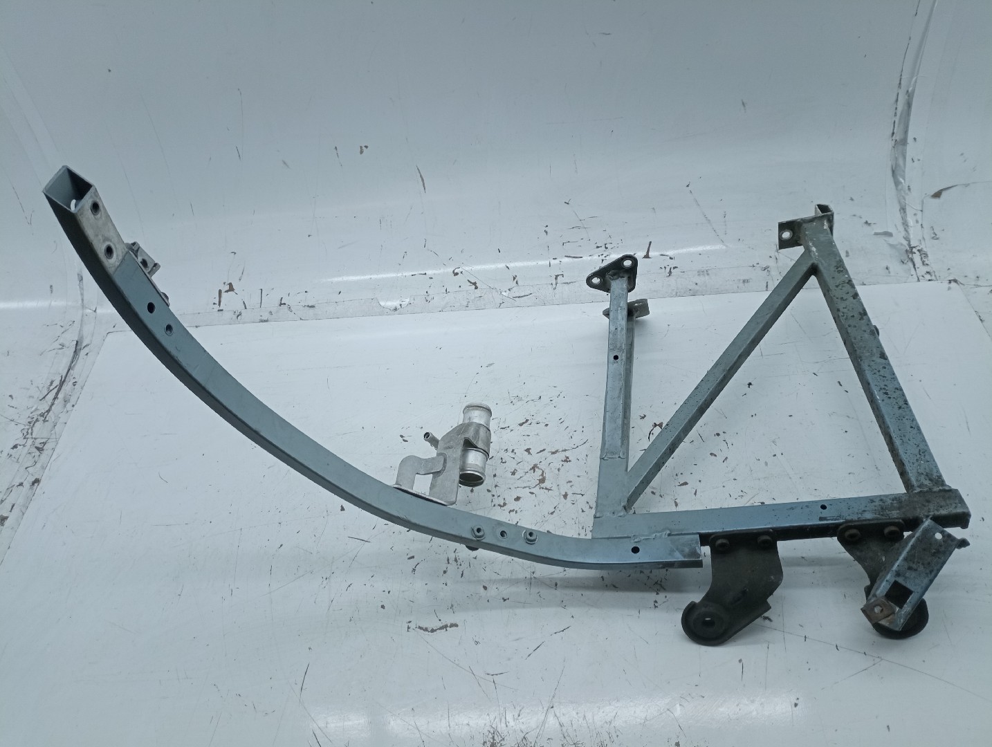 Suporte de montagem guarda lamas AUDI R8 (422, 423) | 07 - 15 Imagem-4