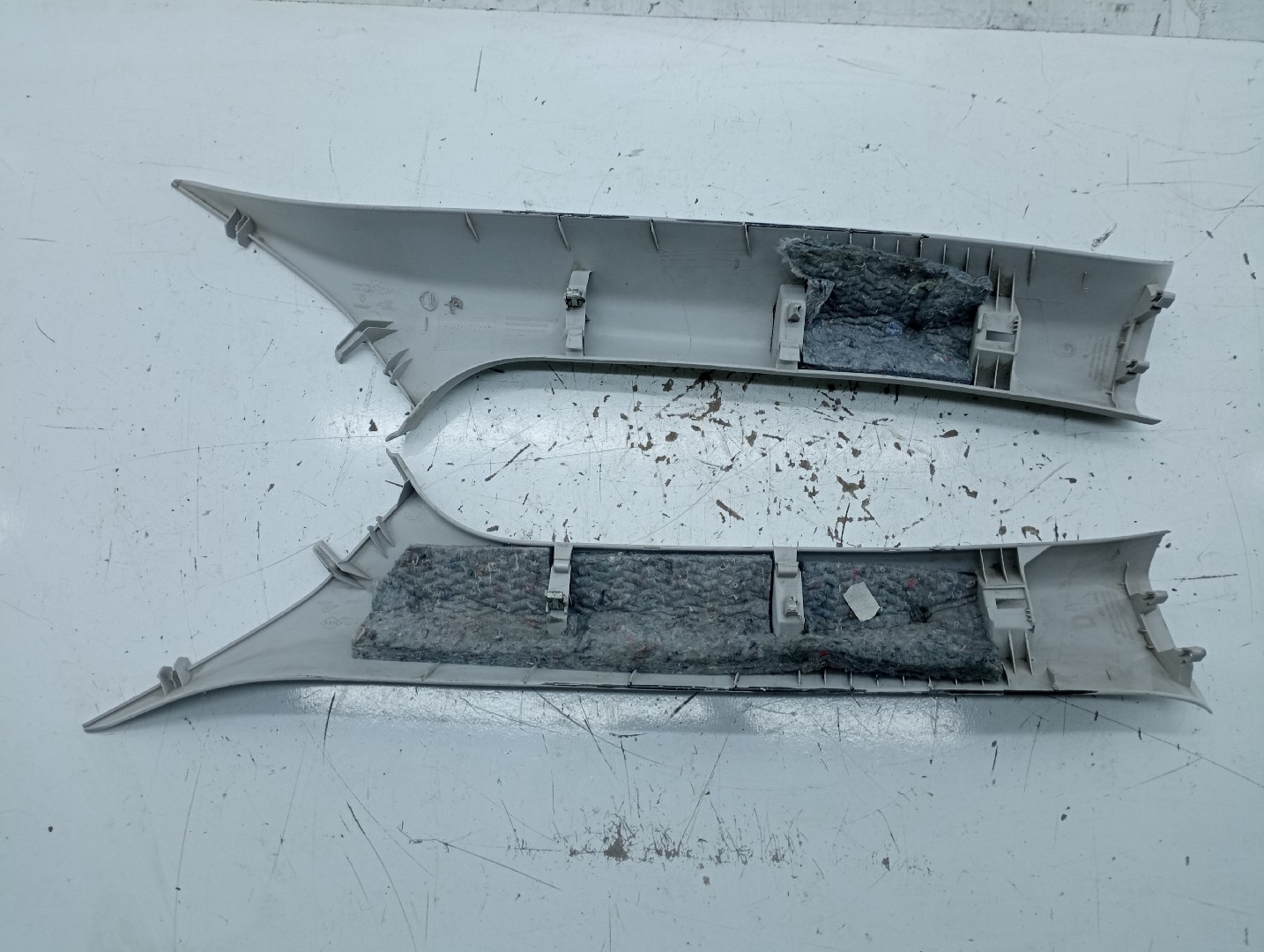 Moldura de pilar A RENAULT MEGANE IV três volumes | 16 -  Imagem-1