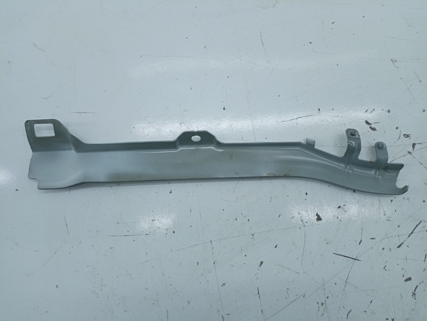 Suporte de montagem guarda lamas RENAULT MEGANE IV três volumes | 16 -  Imagem-6