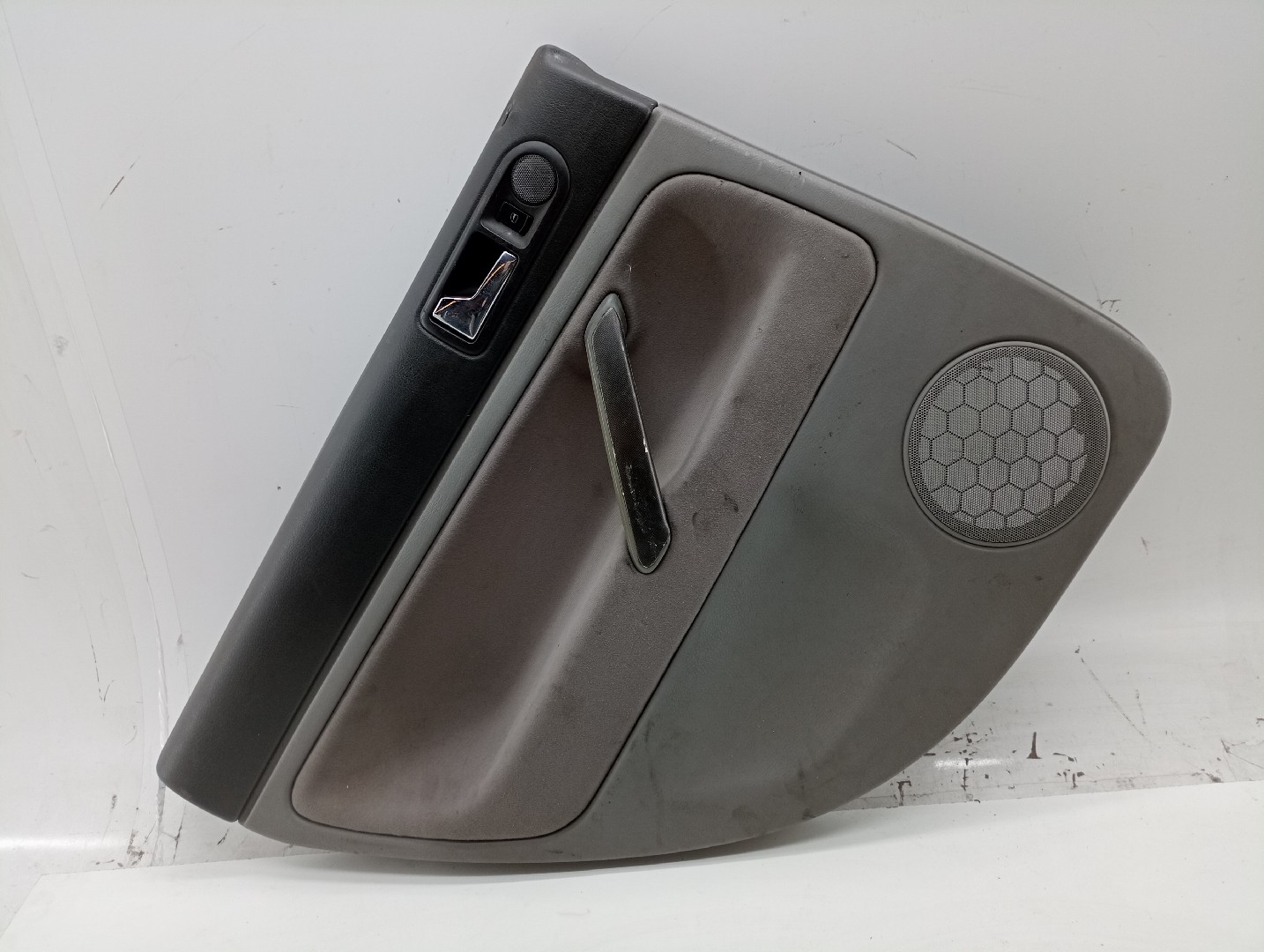 Quartela de porta trás esquerda VOLKSWAGEN PASSAT Variant (3B6) | 00 - 05