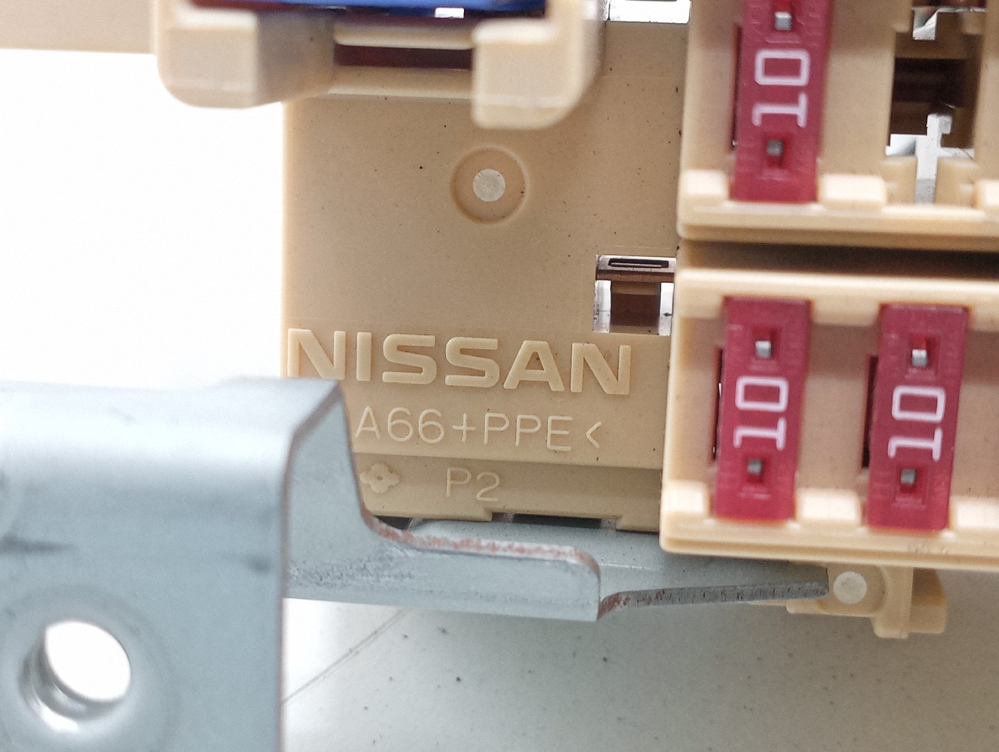 Placa de suporte de fusíveis NISSAN LEAF (ZE0) | 10 -  Imagem-1