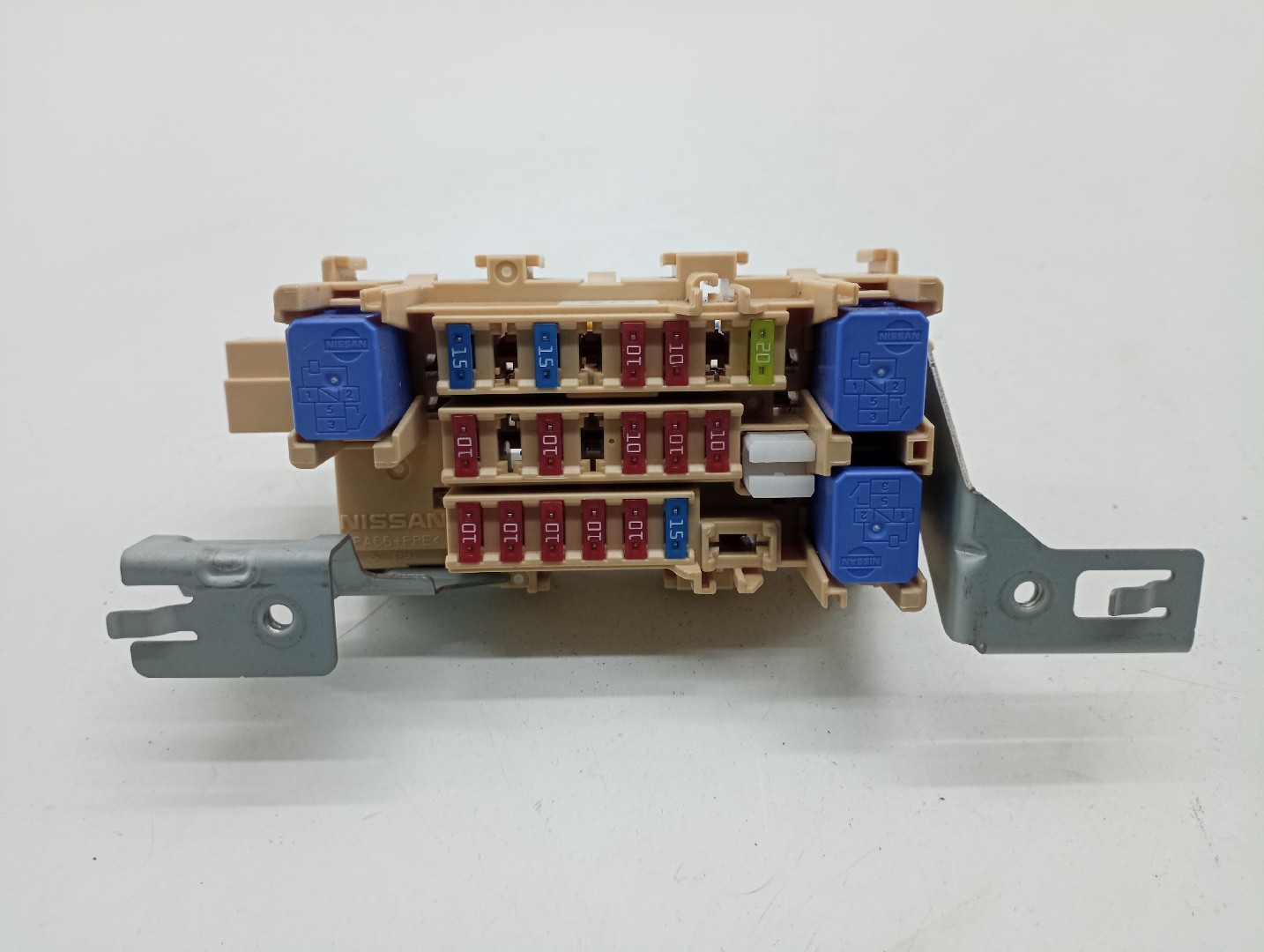 Placa de suporte de fusíveis NISSAN LEAF (ZE0) | 10 - 