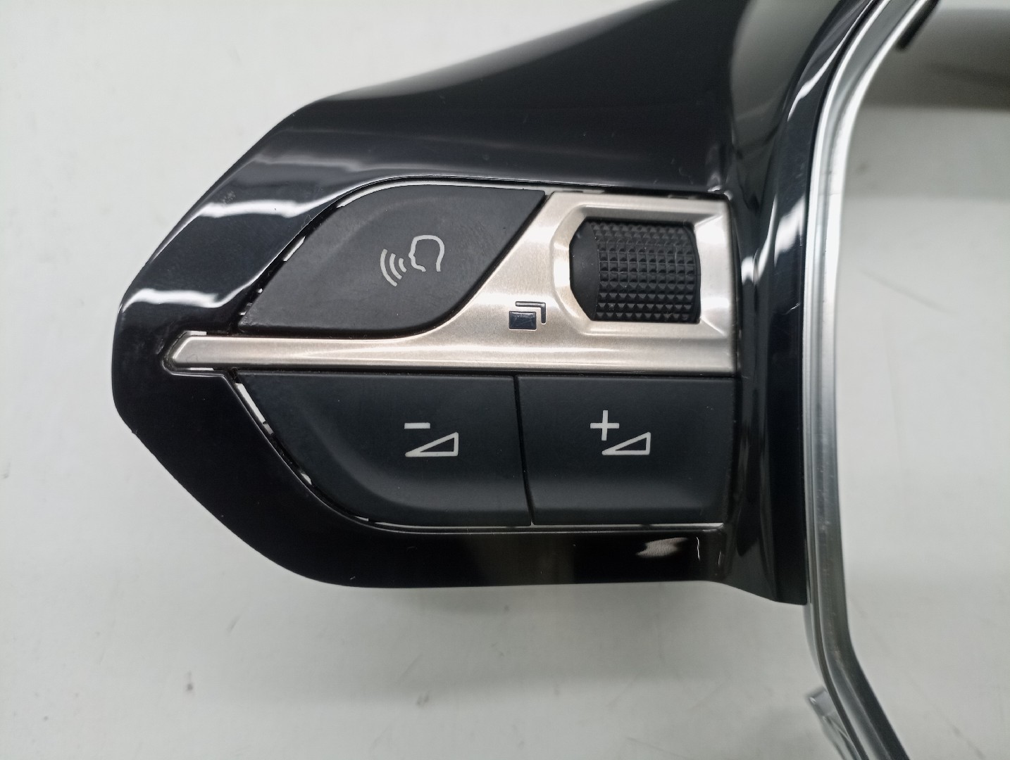 Comandos do Volante PEUGEOT 208 II (UB_, UP_, UW_, UJ_) | 19 -  Imagem-1