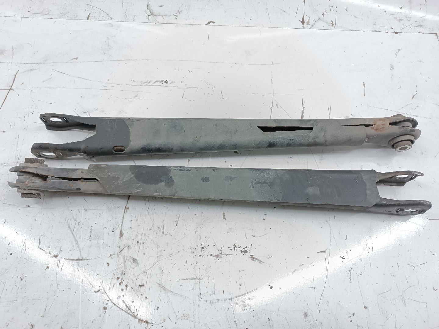 Braços de suspensão traseiros esquerdo / direito BMW 3 (E46) | 97 - 05