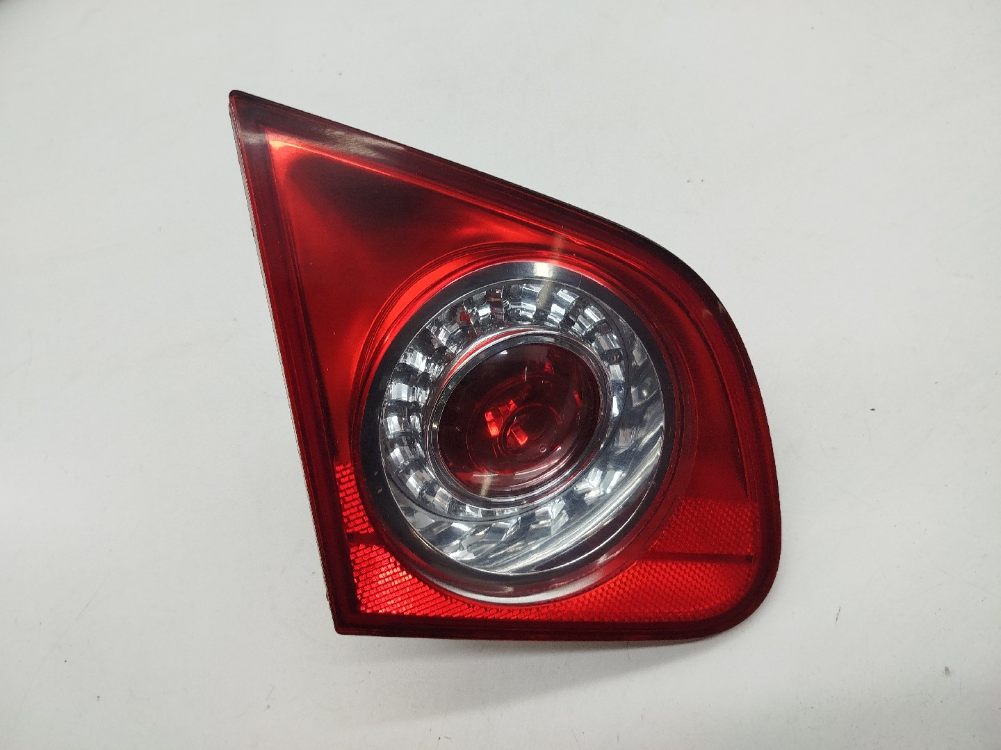 Farolim da Mala Esquerdo VOLKSWAGEN PASSAT (3C2) | 05 - 10