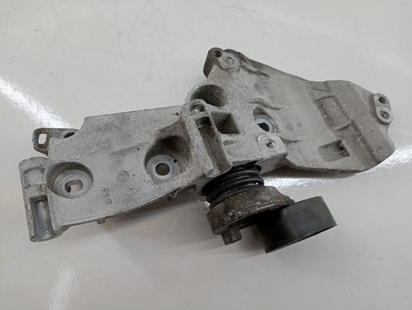 Suporte De Alternador RENAULT CAPTUR I (J5_, H5_) | 13 - 