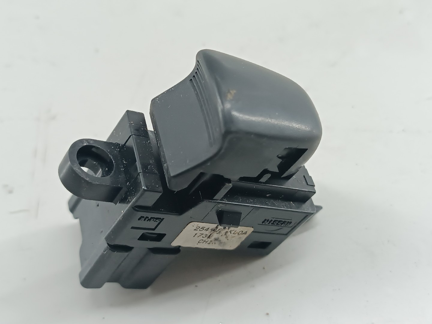 Comutador de vidro frente direito NISSAN JUKE (F15) | 10 -  Imagem-2