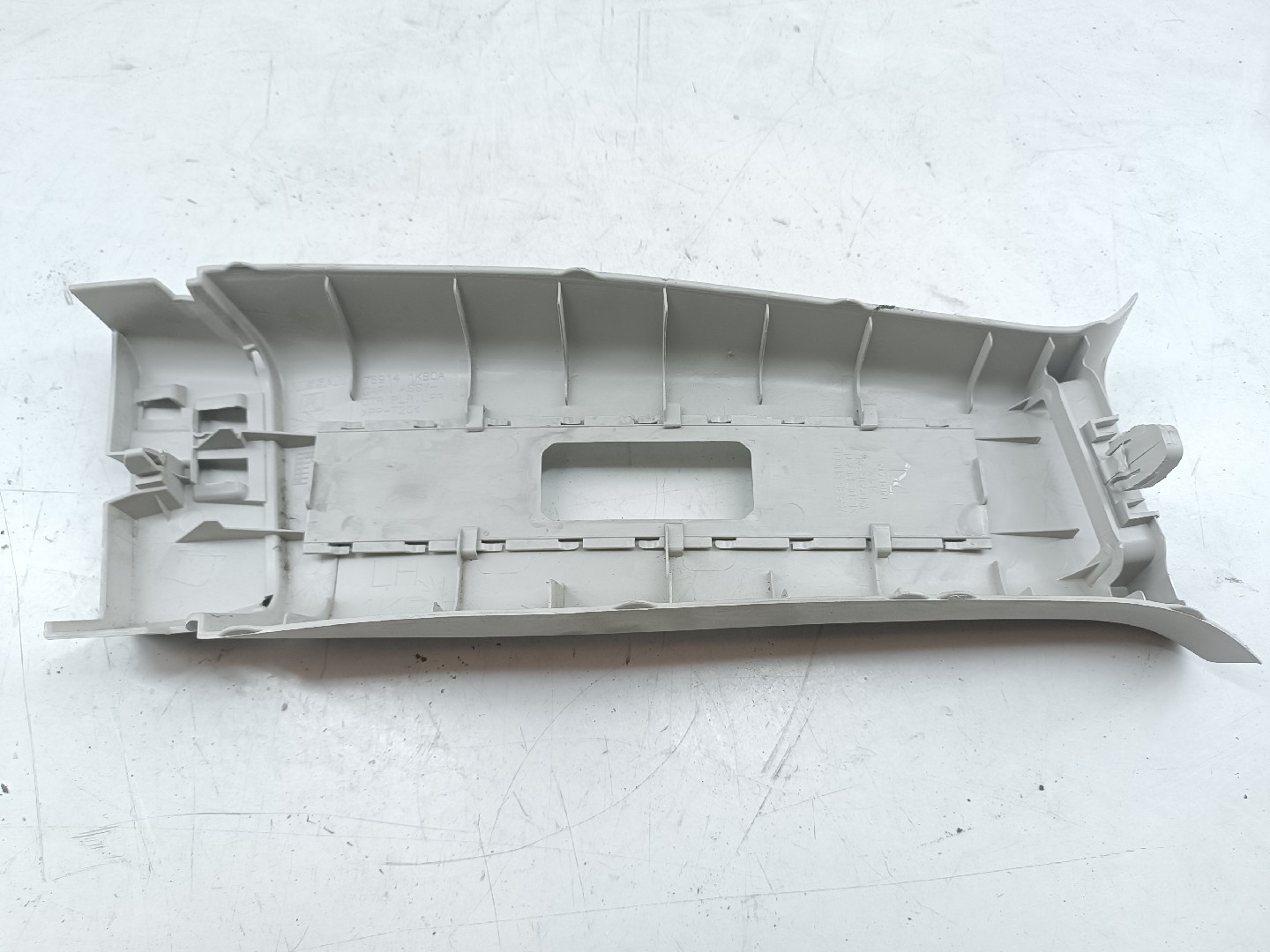 Moldura de pilar B esquerda NISSAN JUKE (F15) | 10 - 