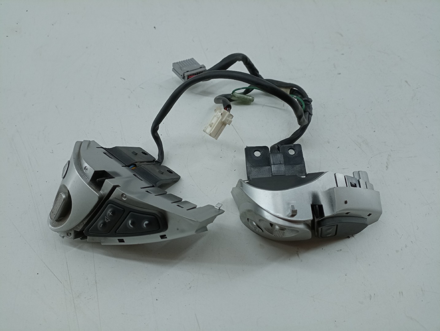 Comutador de volante NISSAN JUKE (F15) | 10 - 