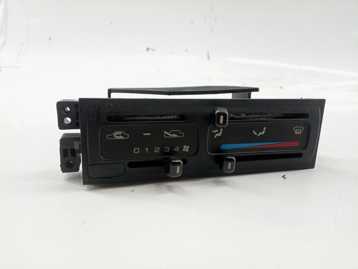 Comutador de Sofagem / Ar Condicionado NISSAN SUNNY III (N14) | 90 - 96 Imagem-4