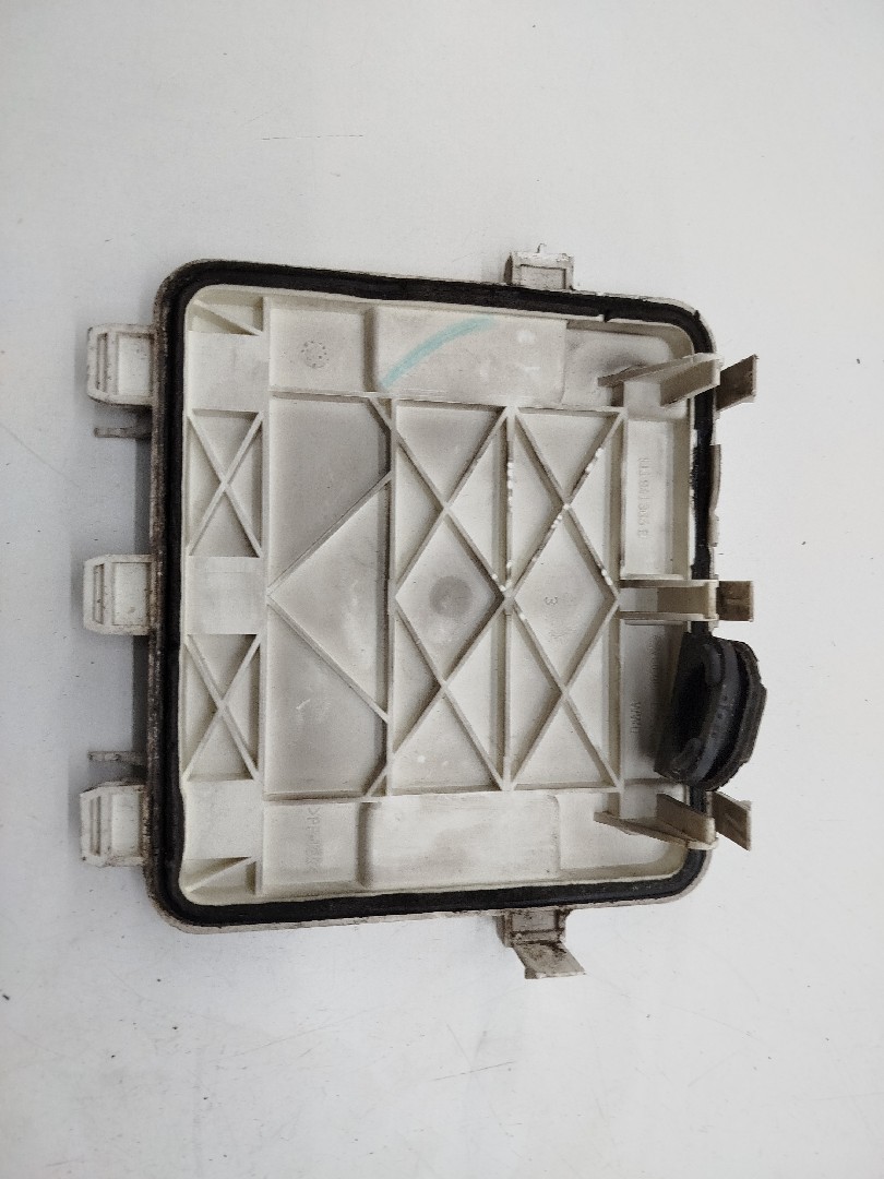 Tampa de caixa de fusiveis AUDI A3 (8L1) | 96 - 06 Imagem-1