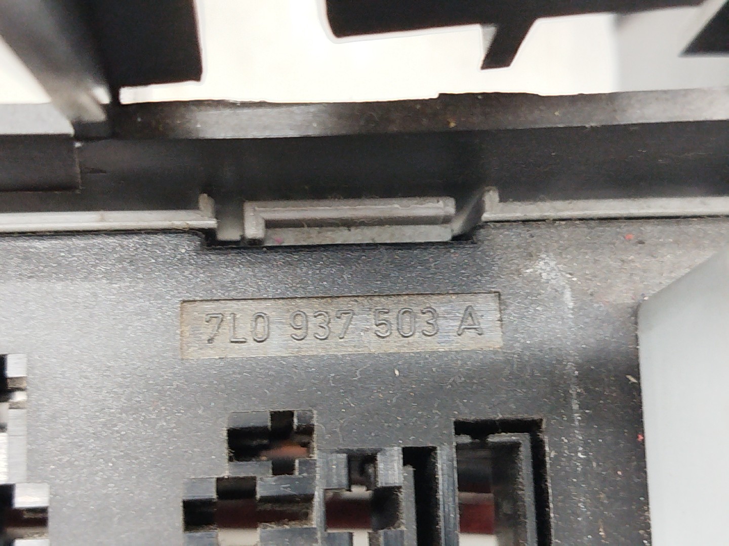 Caixa de fusíveis e relés VOLKSWAGEN TOUAREG (7LA, 7L6, 7L7) | 02 - 13 Imagem-4