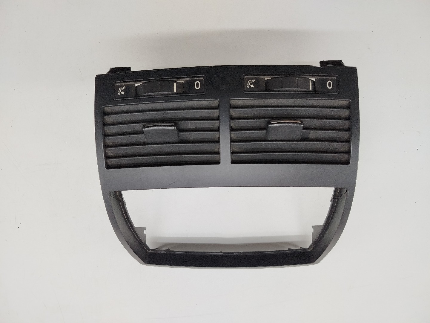 Difusor de ar central VOLKSWAGEN TOUAREG (7LA, 7L6, 7L7) | 02 - 13