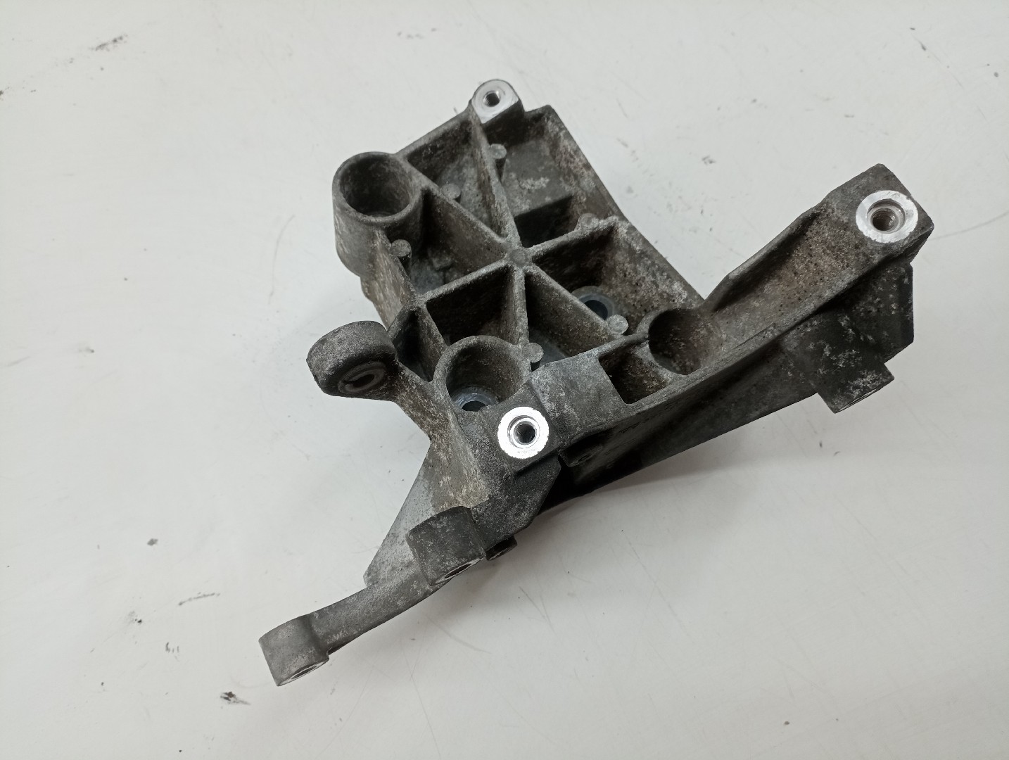 Suporte bomba de direção VOLKSWAGEN TOUAREG (7LA, 7L6, 7L7) | 02 - 13 Imagem-4