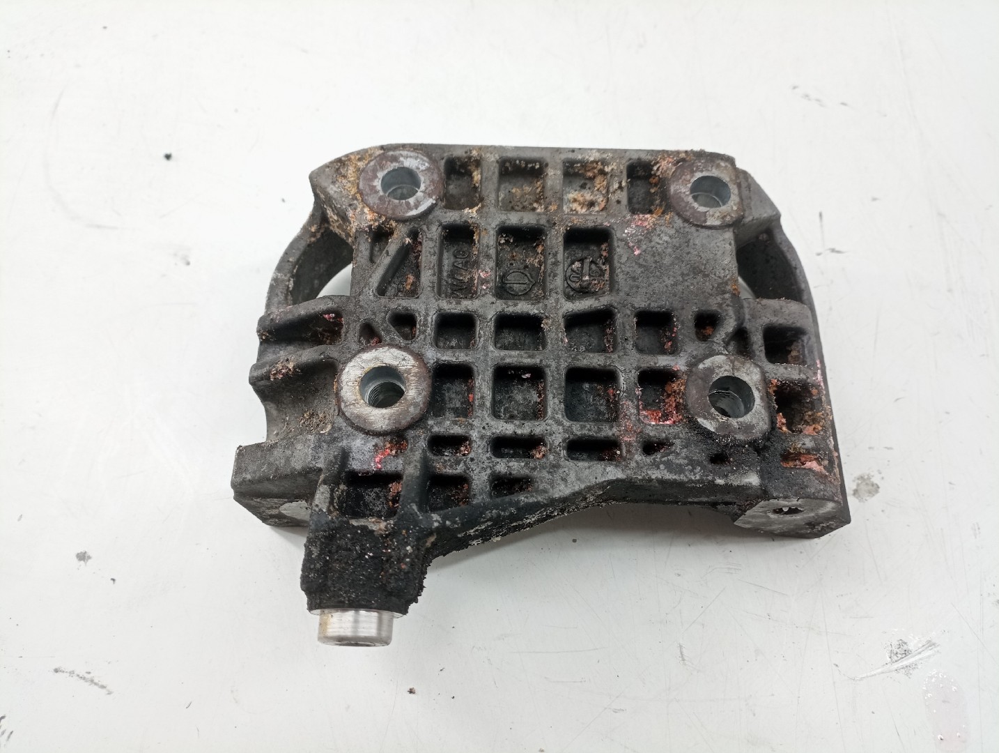 Suporte De Alternador VOLKSWAGEN TOUAREG (7LA, 7L6, 7L7) | 02 - 13 Imagem-2