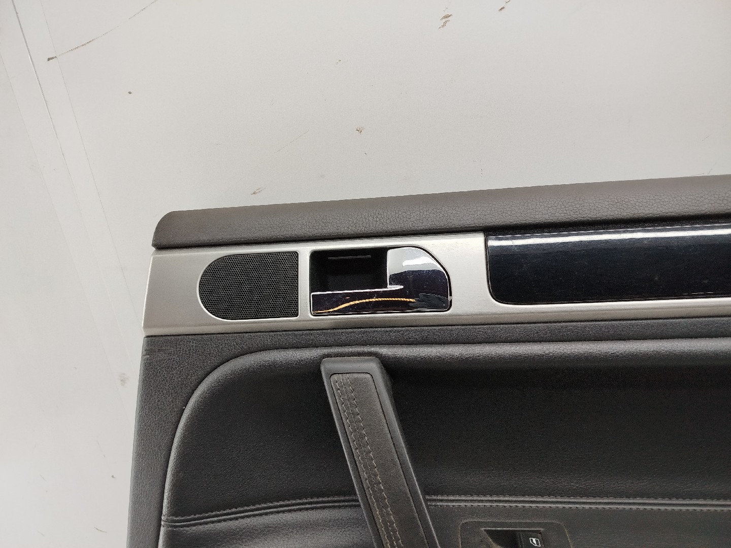 Quartela de porta trás direita VOLKSWAGEN TOUAREG (7LA, 7L6, 7L7) | 02 - 13 Imagem-2