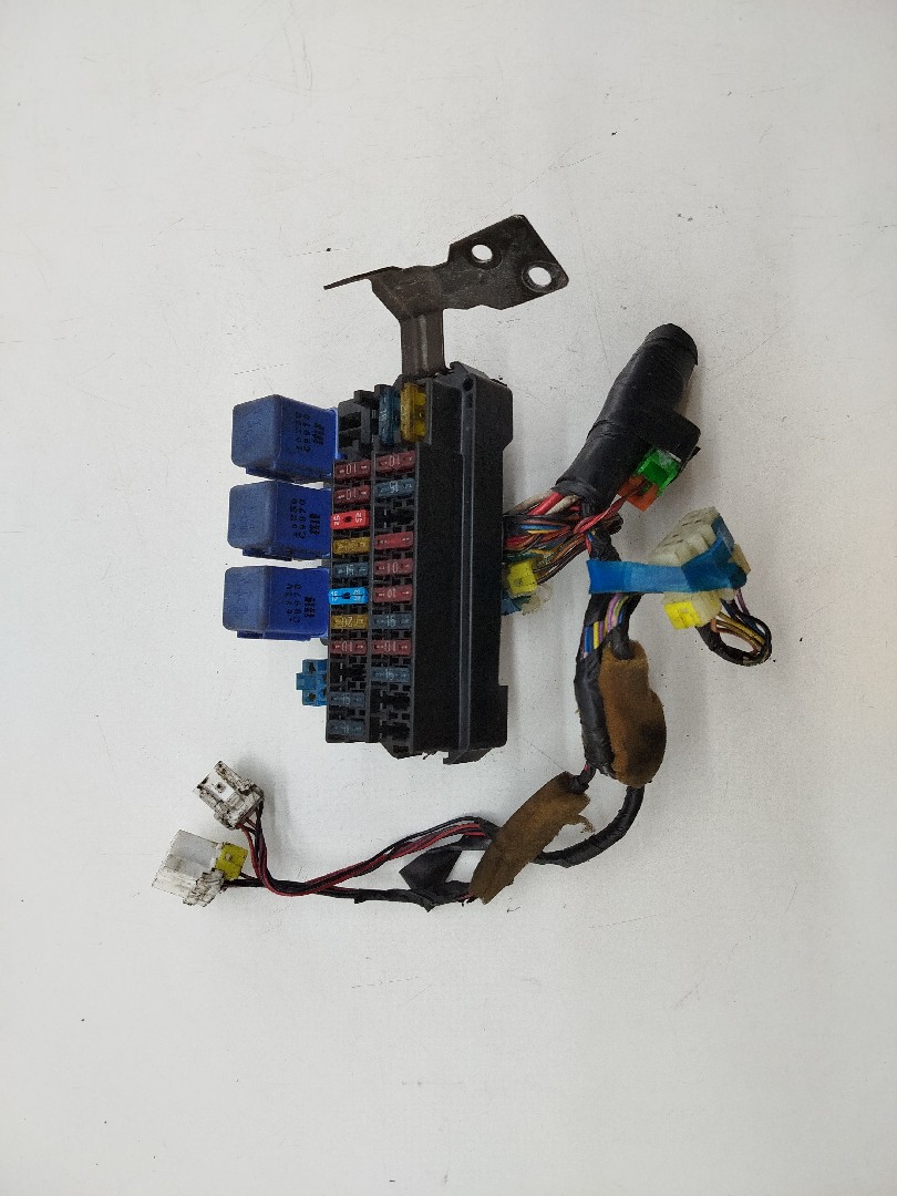 Placa de suporte de fusíveis NISSAN SUNNY III (N14) | 90 - 96 Imagem-1