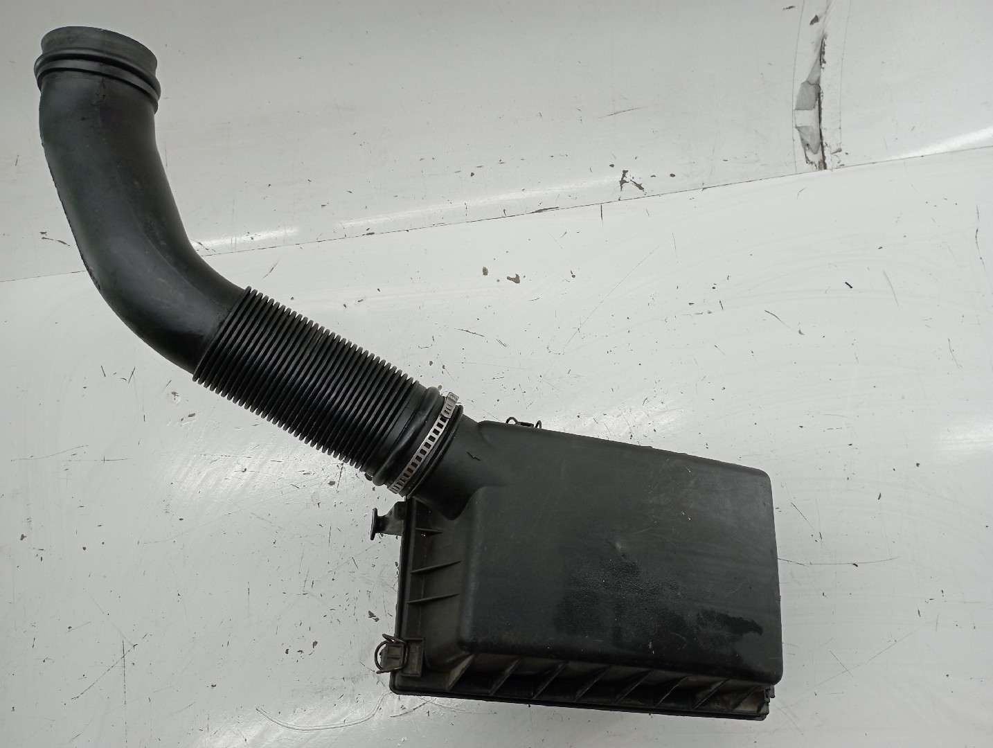 Caixa de filtro de ar com tubo de ar SEAT IBIZA II (6K1) | 93 - 02 Imagem-2