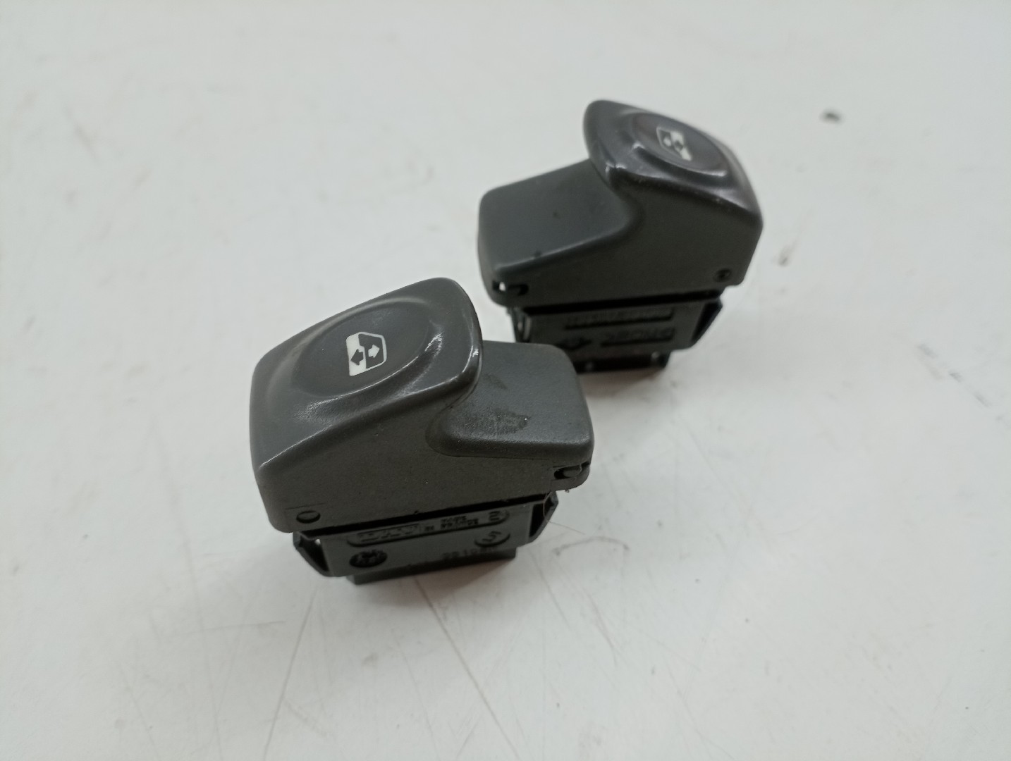Comutador de vidro frente esquerdo RENAULT MEGANE Scenic (JA0/1_) | 96 - 01