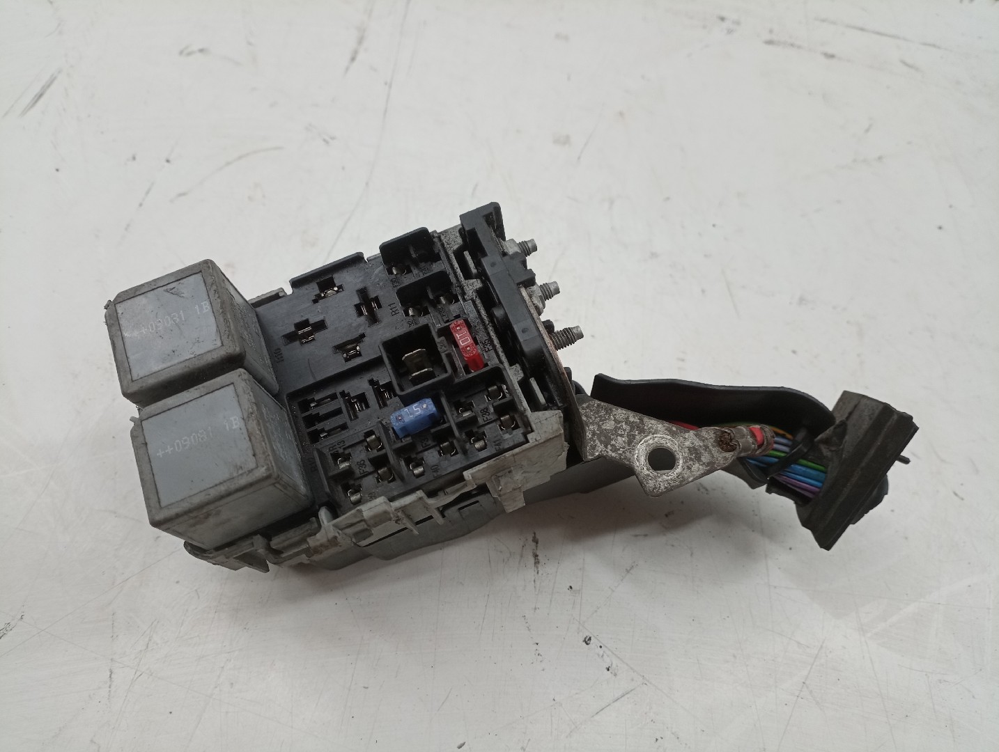 Caixa de fusíveis e relés VOLVO XC60 (156) | 08 -  Imagem-4