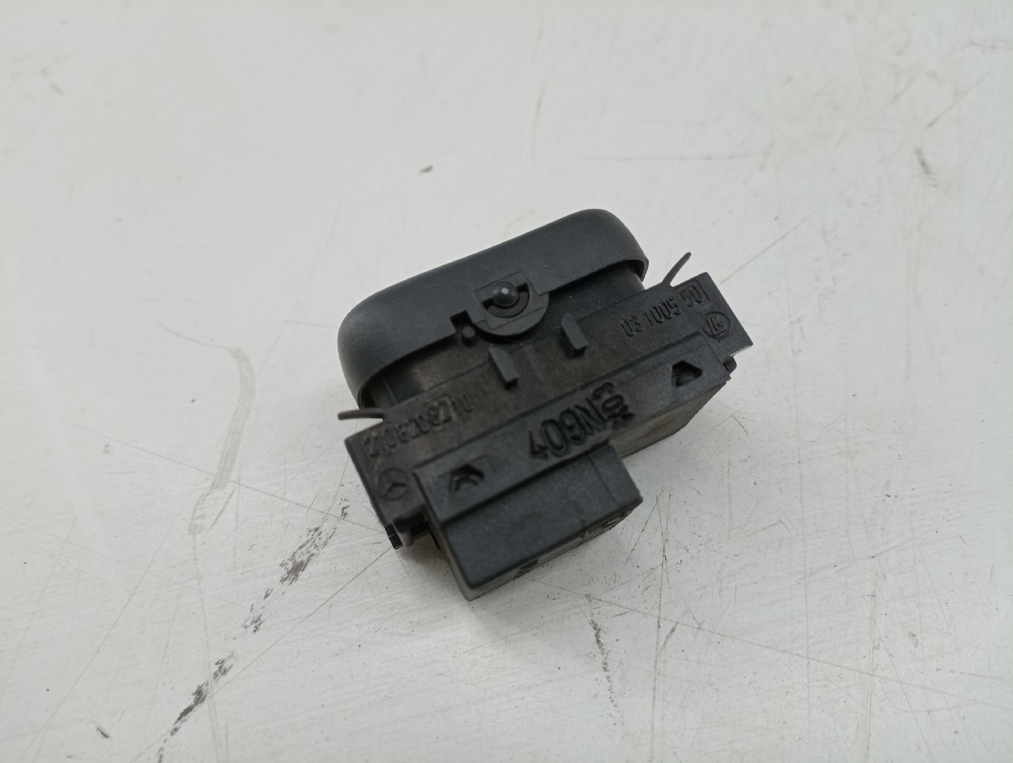 Comutador de vidro traseiro direito MERCEDES-BENZ A-CLASS (W168) | 97 - 05 Imagem-1