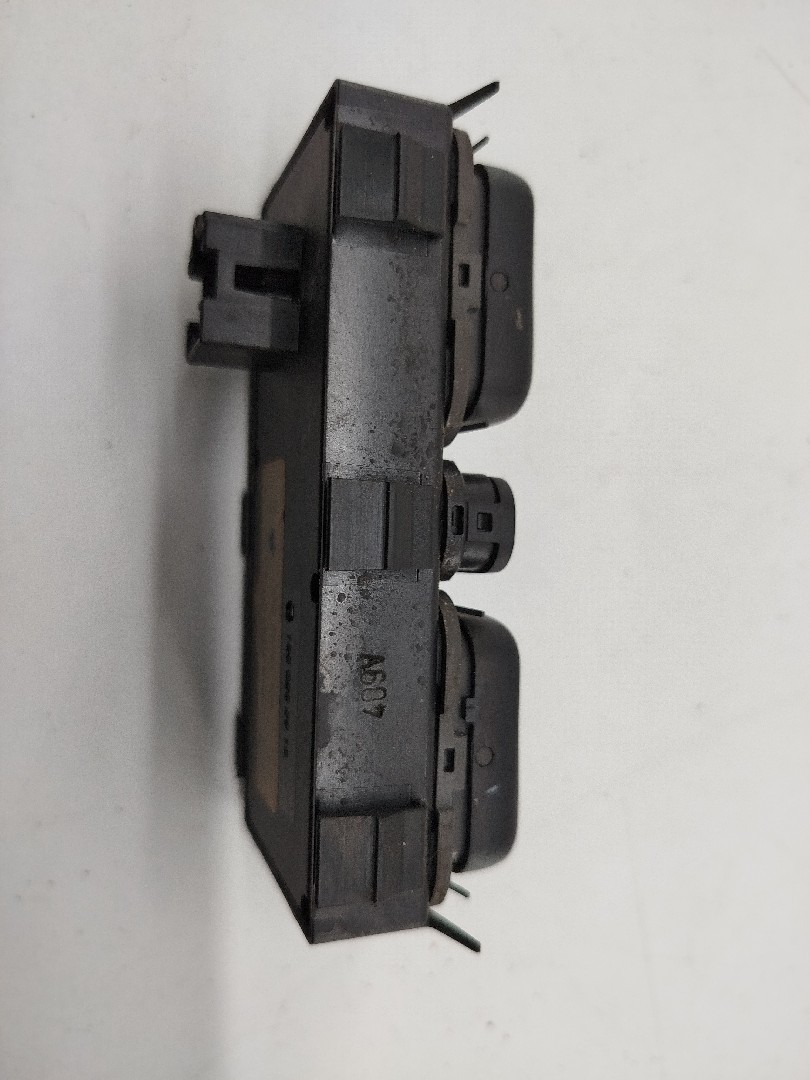 Comutador de vidro frente esquerdo MERCEDES-BENZ A-CLASS (W168) | 97 - 05 Imagem-1