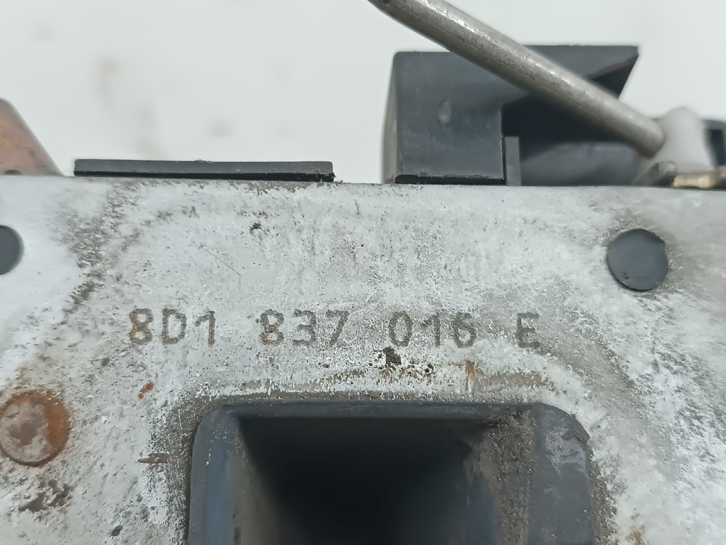 Fecho da Porta Frente Direito AUDI A4 (8D2, B5) | 94 - 01 Imagem-3