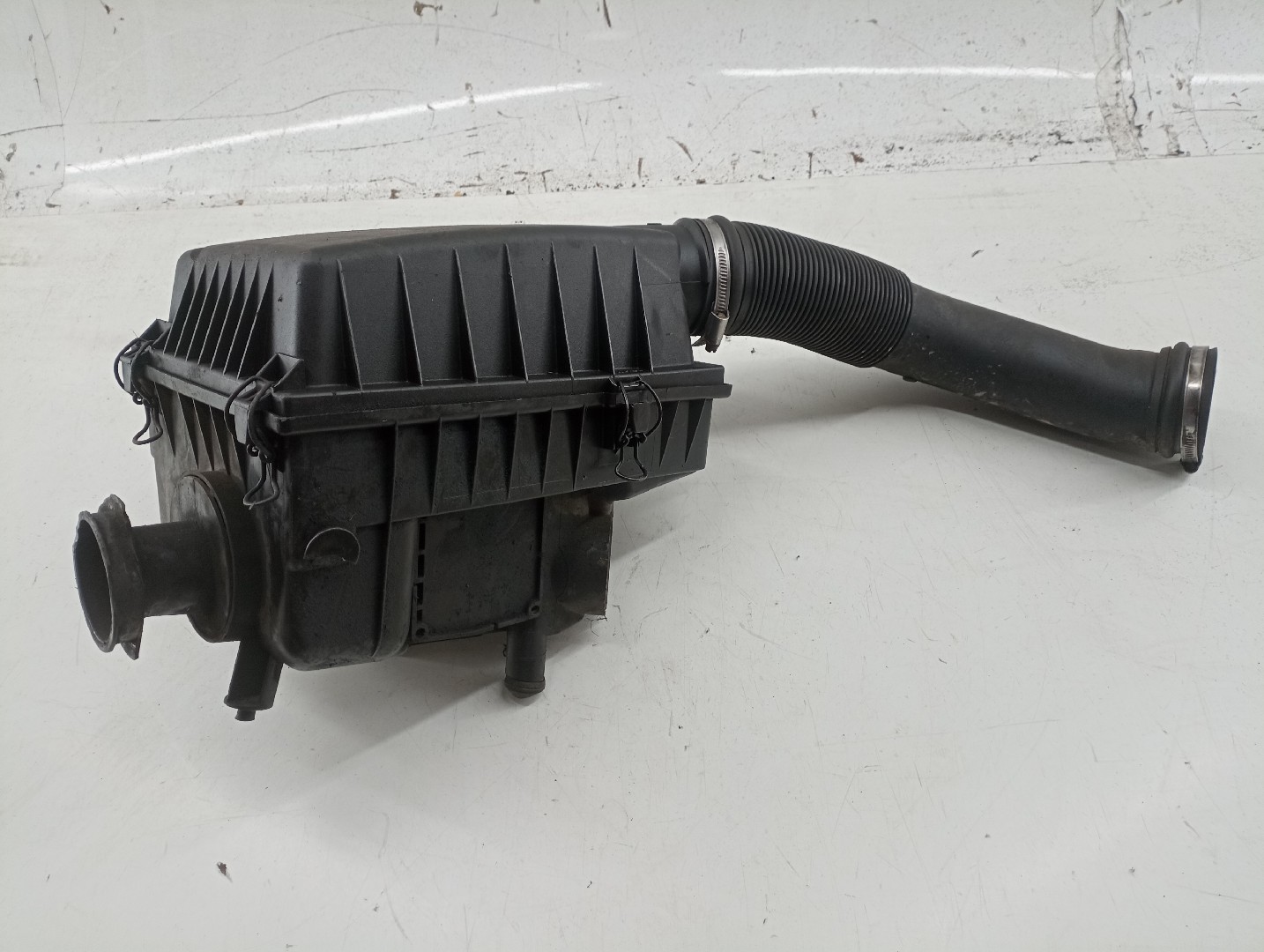Caixa de filtro de ar com tubo de ar SEAT IBIZA II (6K1) | 93 - 02 Imagem-2
