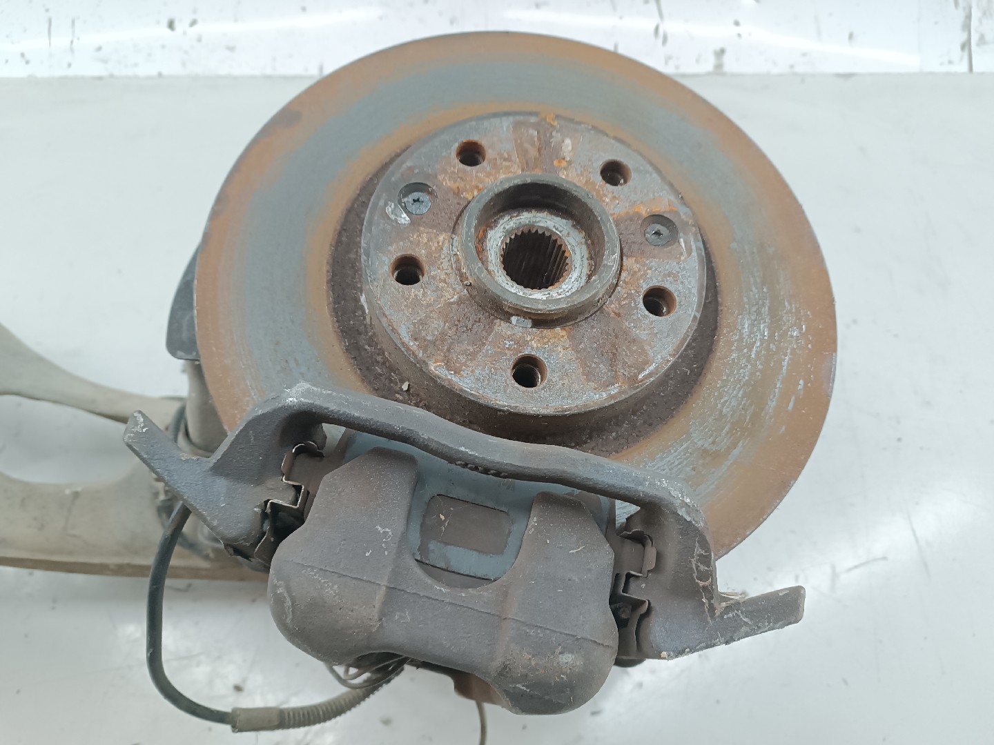 Manga de Eixo Frente Esquerda PEUGEOT 407 SW (6E_) | 04 - 11 Imagem-1