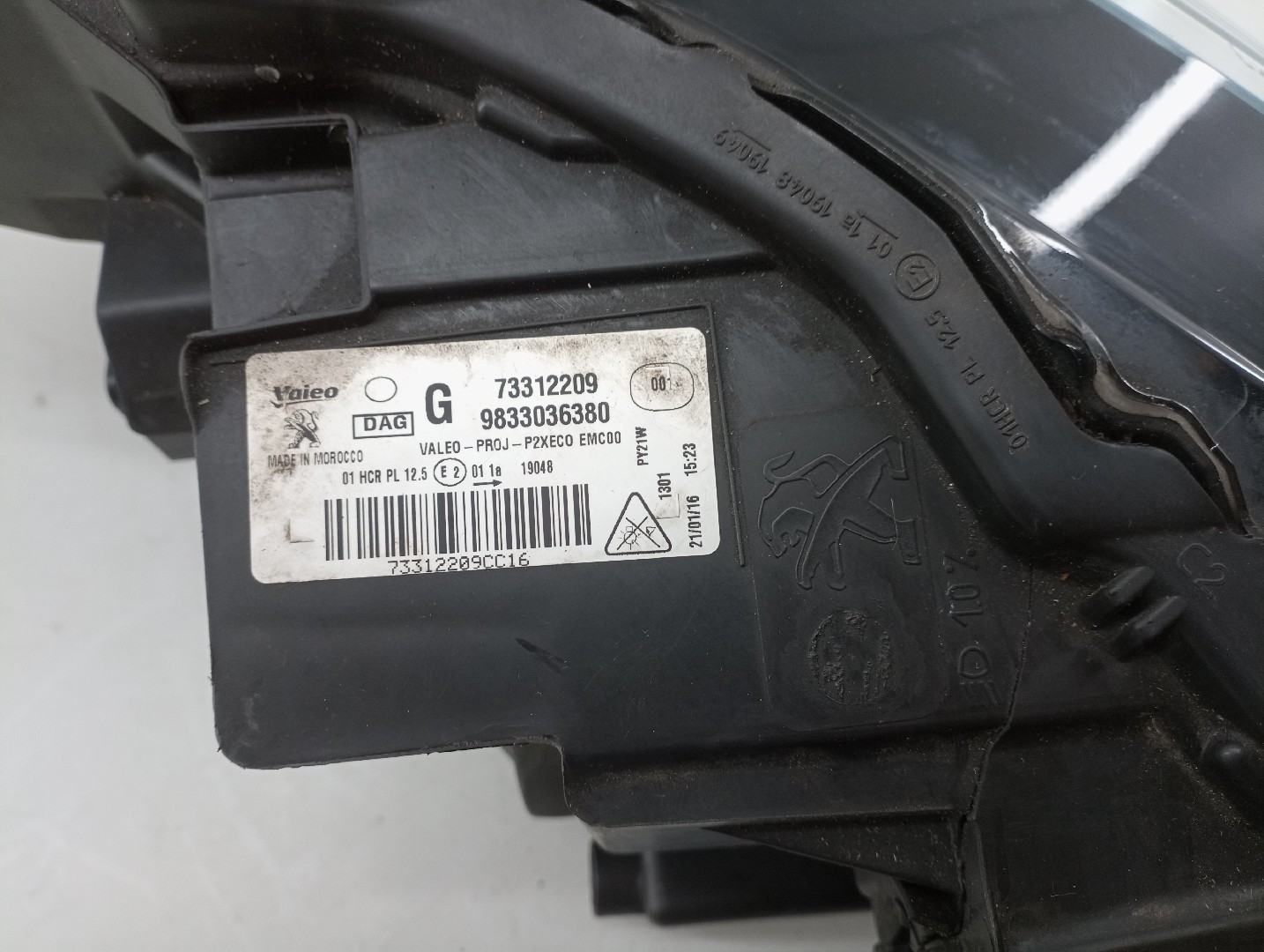 Left Headlight PEUGEOT 208 II (UB_, UP_, UW_, UJ_) | 19 -  Imagem-1