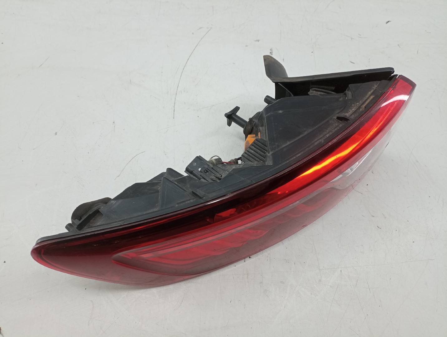 Farolim Stop Esquerdo RENAULT MEGANE IV Sporter (K9A/M/N_) | 16 -  Imagem-1