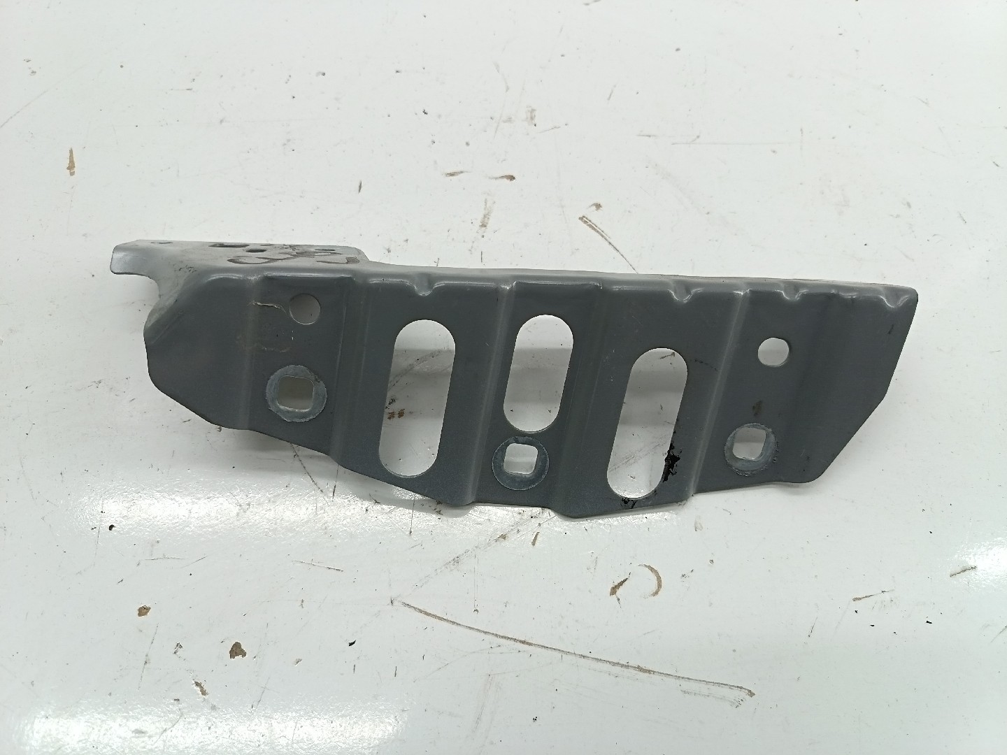 Suporte de montagem guarda lamas RENAULT CLIO V (BF_) | 19 - 