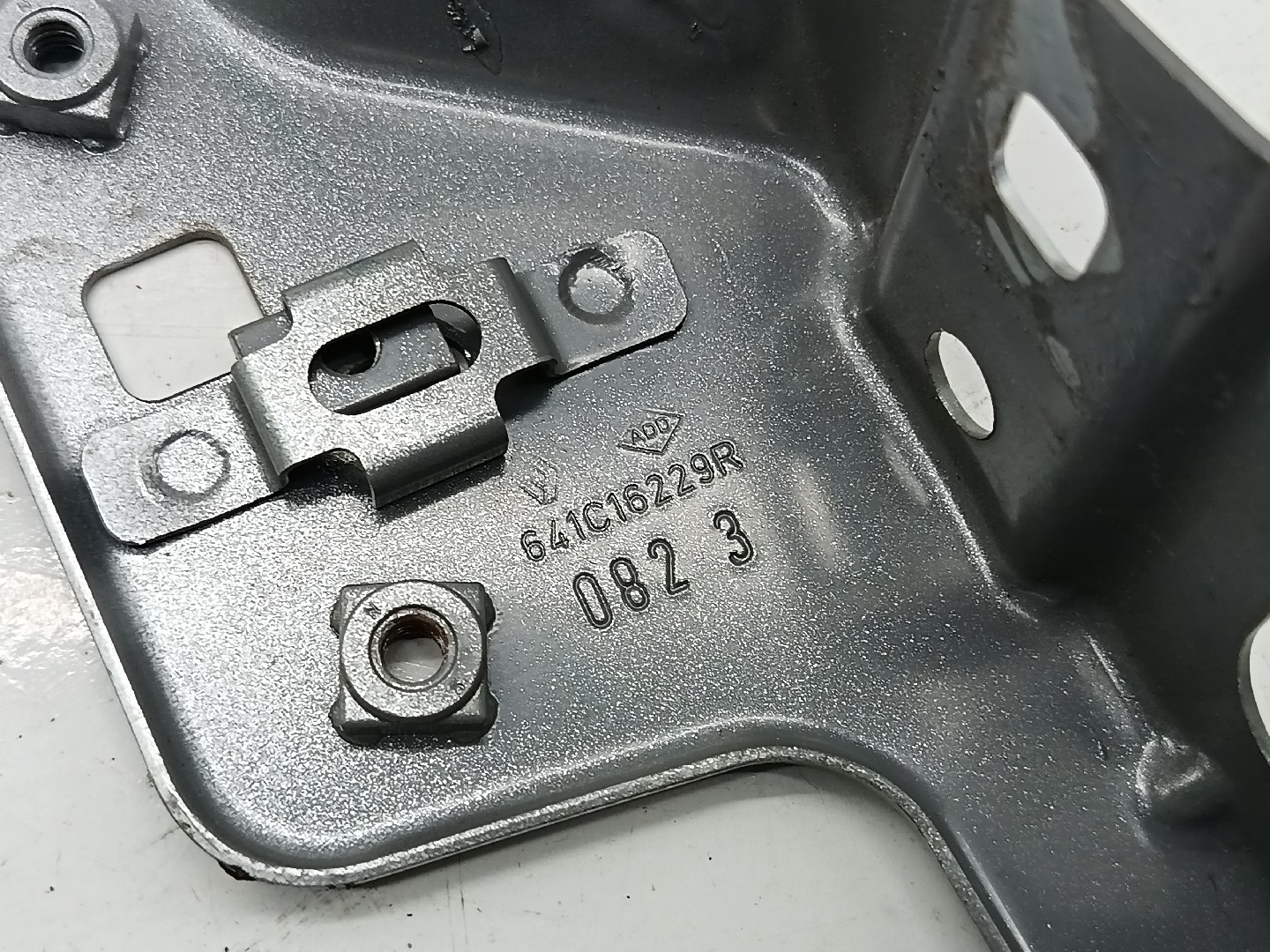 Suporte de montagem guarda lamas RENAULT CLIO V (BF_) | 19 -  Imagem-2