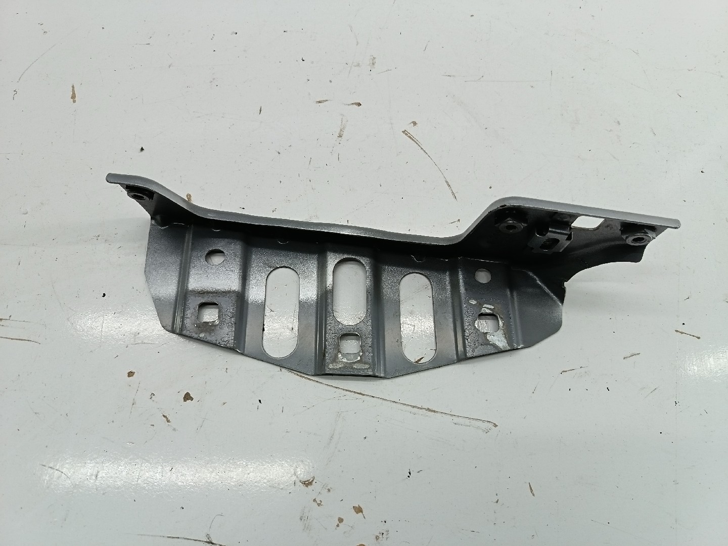 Suporte de montagem guarda lamas RENAULT CLIO V (BF_) | 19 -  Imagem-1