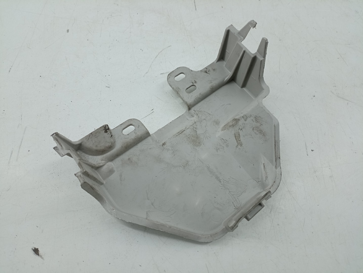 Tampa de caixa de fusiveis PEUGEOT 508 SW I (8E_) | 10 - 18
