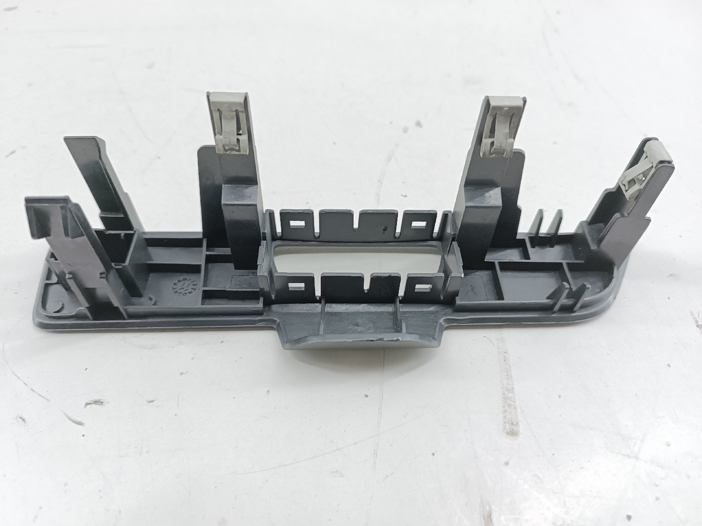 Botão de abertura da mala PEUGEOT 508 SW I (8E_) | 10 - 18