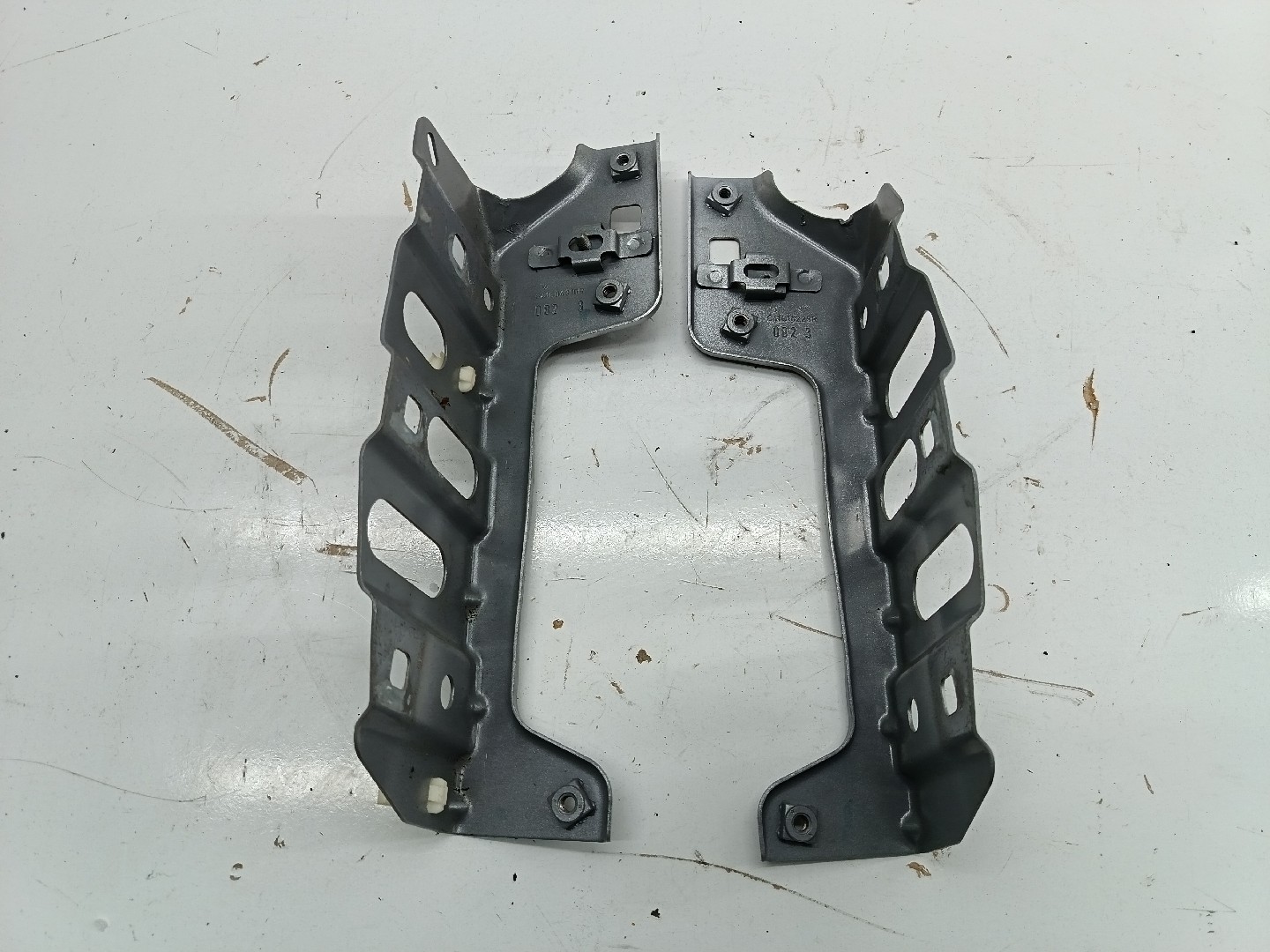 Suporte de montagem guarda lamas RENAULT CLIO V (BF_) | 19 -  Imagem-4