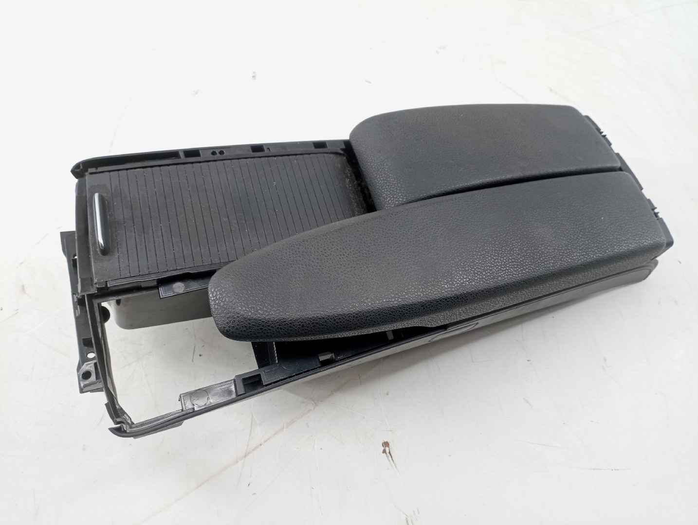Apoio de braço MERCEDES-BENZ C-CLASS (W204) | 07 - 15