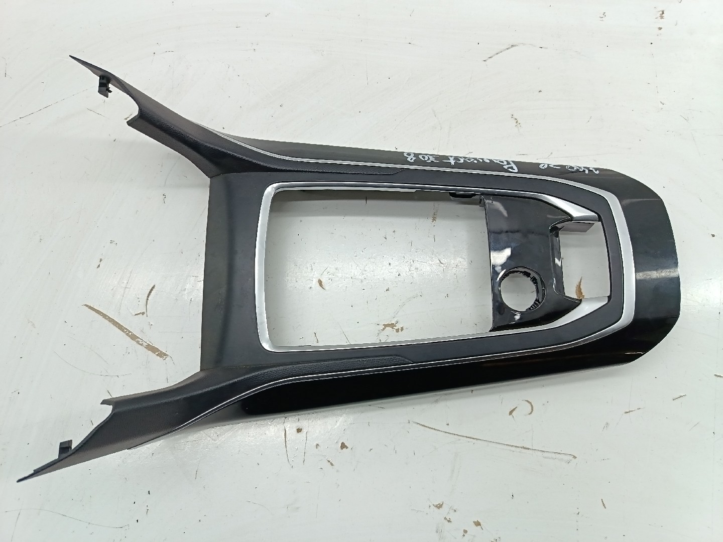 Moldura de consola central PEUGEOT 308 SW II | 14 - 