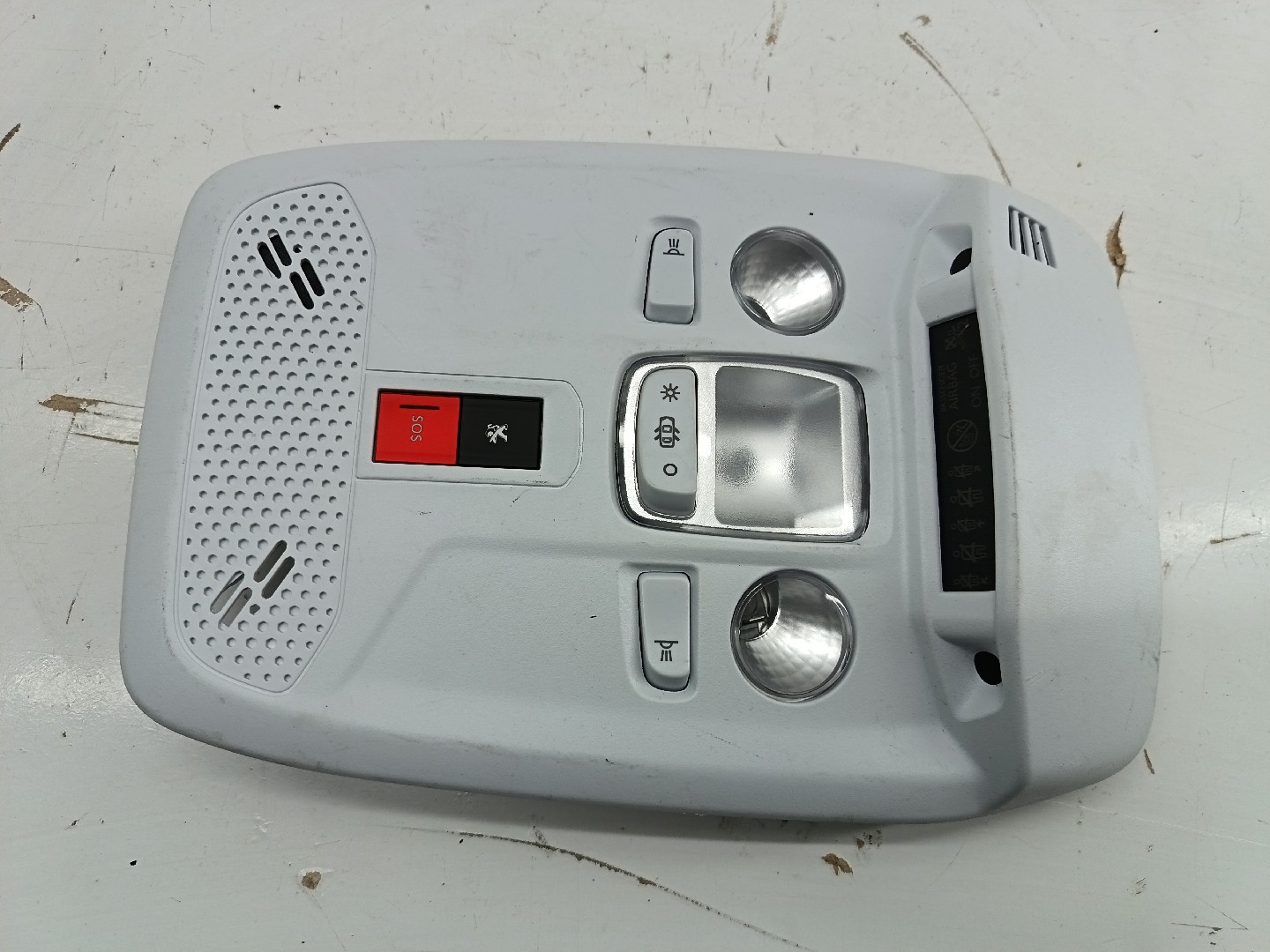 Plafonier interior frente PEUGEOT 2008 II (U_) | 19 - 