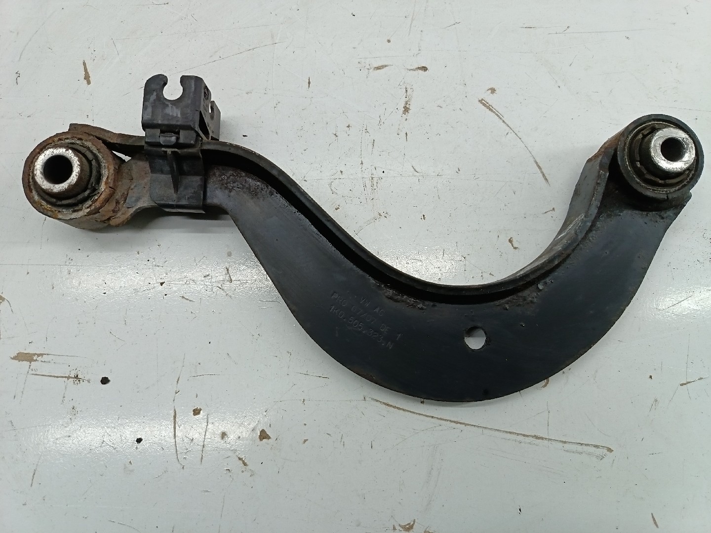 Braço de Suspensão traseiro direito VOLKSWAGEN GOLF V (1K1) | 03 - 09 Imagem-1