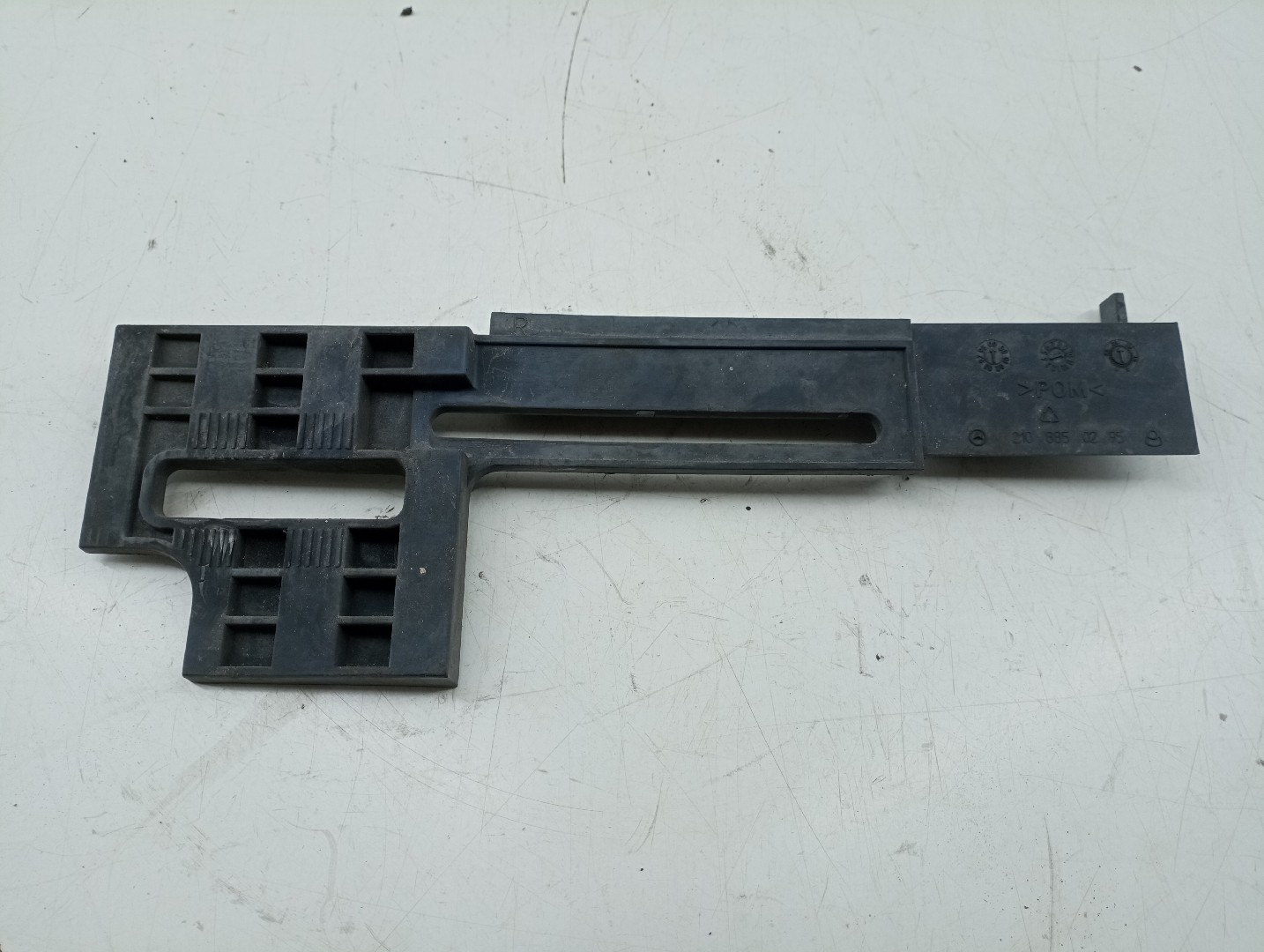 Suporte de montagem de para-choques MERCEDES-BENZ E-CLASS (W210) | 95 - 03