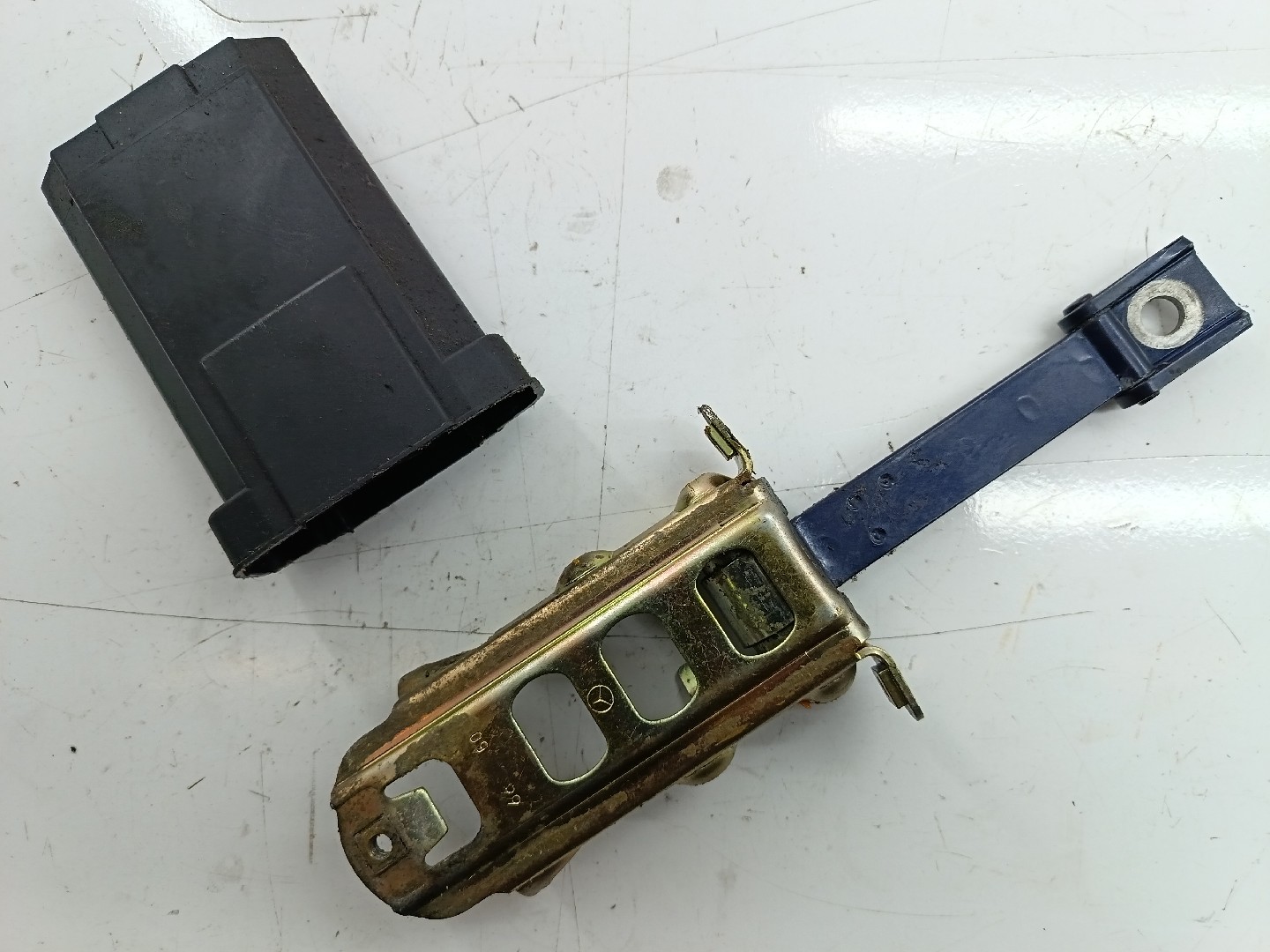 Esticador  / Limitador de porta MERCEDES-BENZ E-CLASS (W210) | 95 - 03 Imagem-2