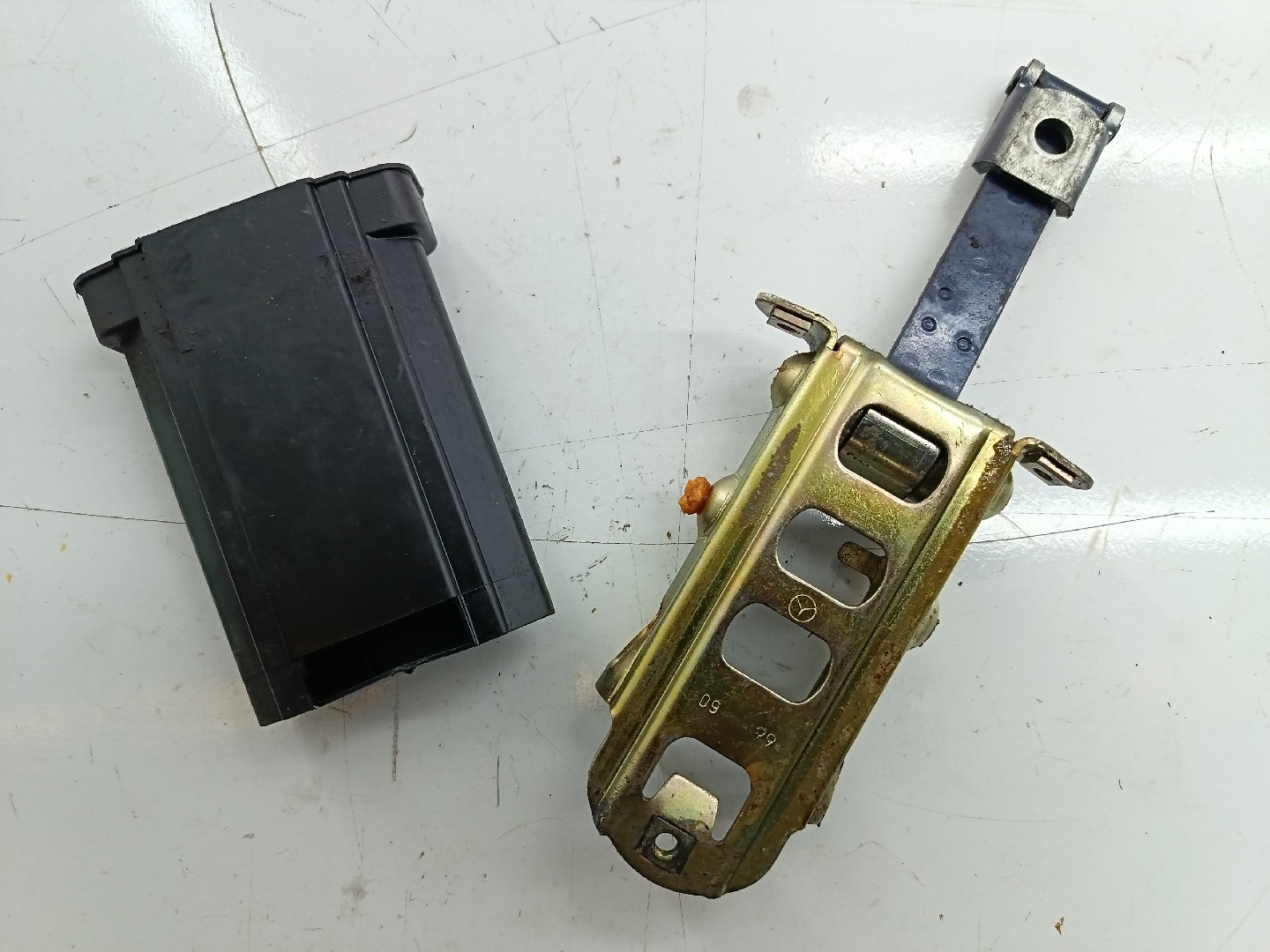 Esticador  / Limitador de porta MERCEDES-BENZ E-CLASS (W210) | 95 - 03