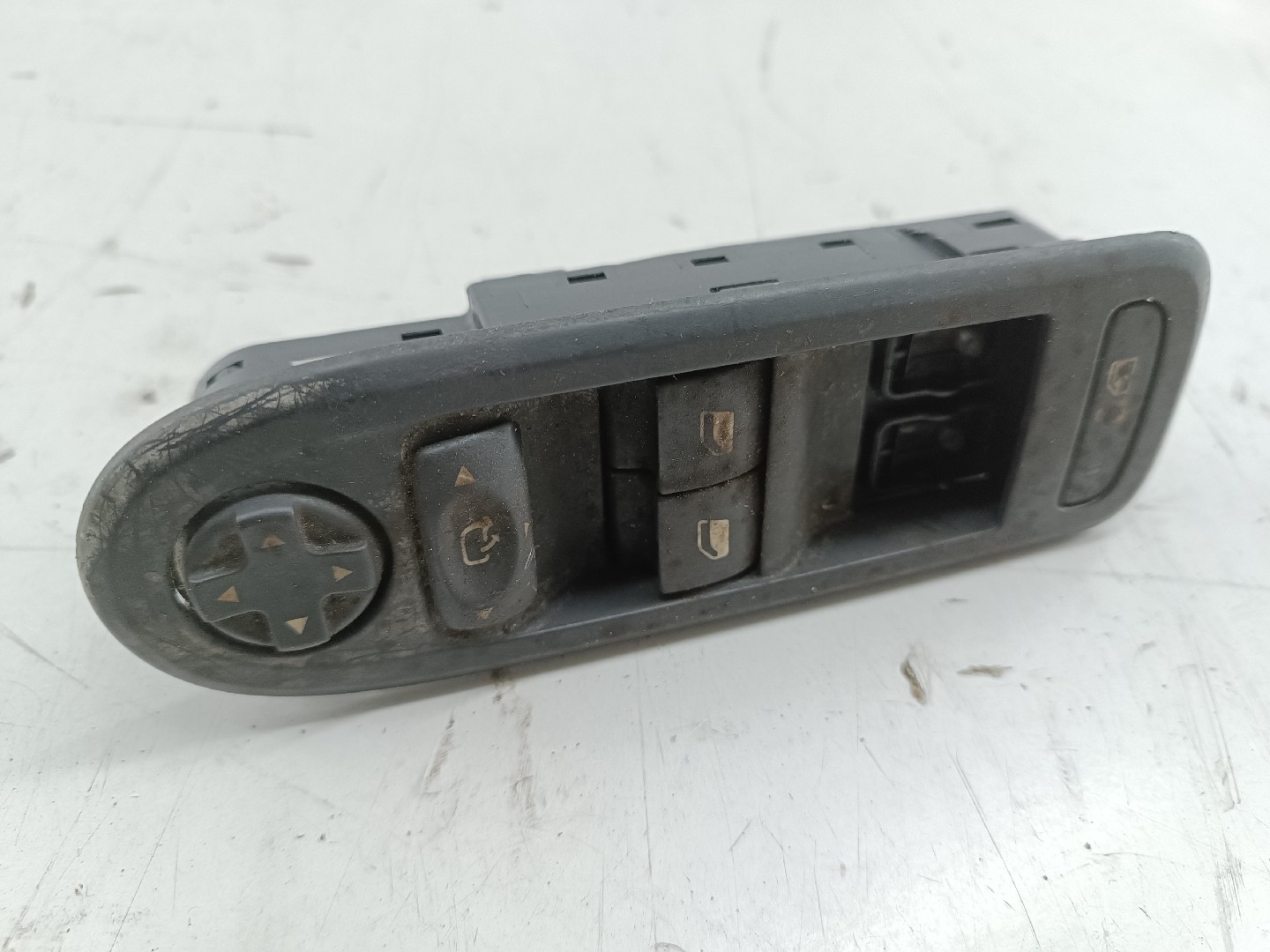 Comutador de vidro frente esquerdo PEUGEOT 508 SW I (8E_) | 10 - 18 Imagem-4